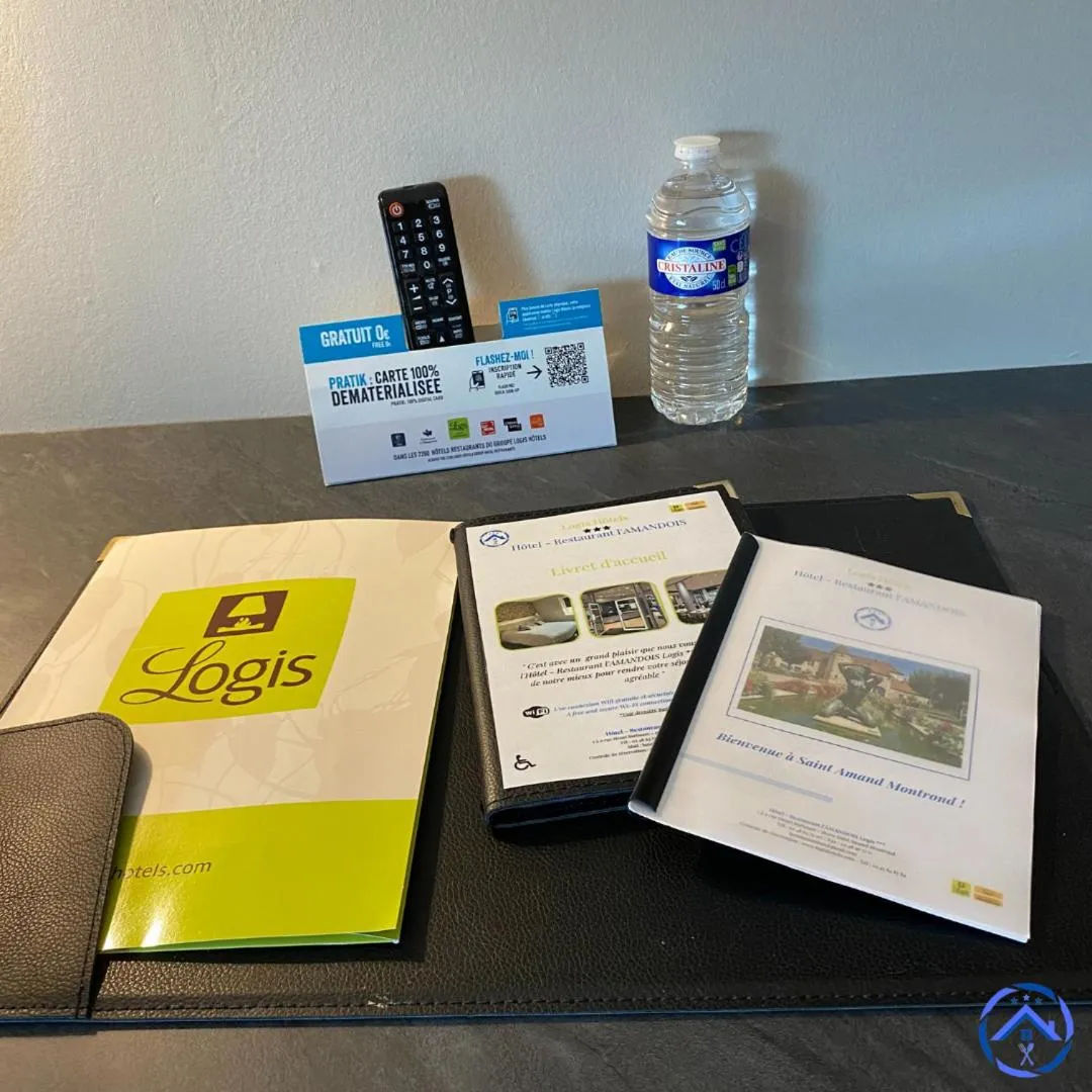 Text overlay in Hotel Restaurant l'Amandois