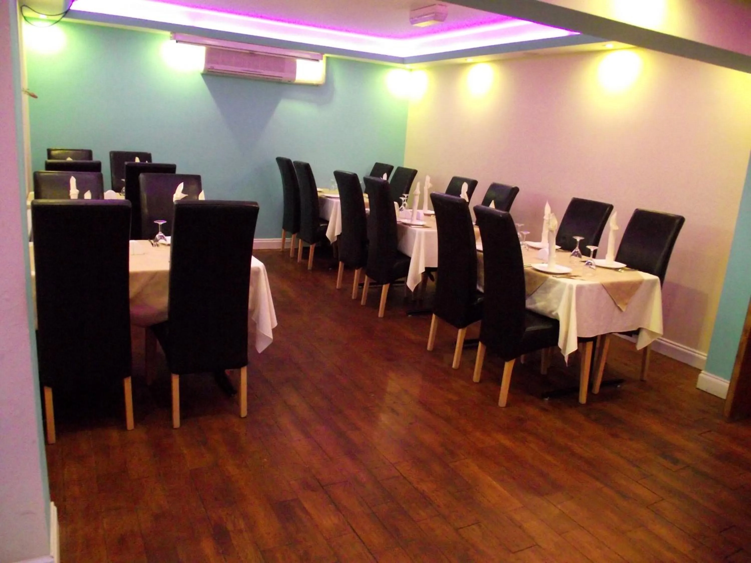 Restaurant/Places to Eat in Heritage Hotel