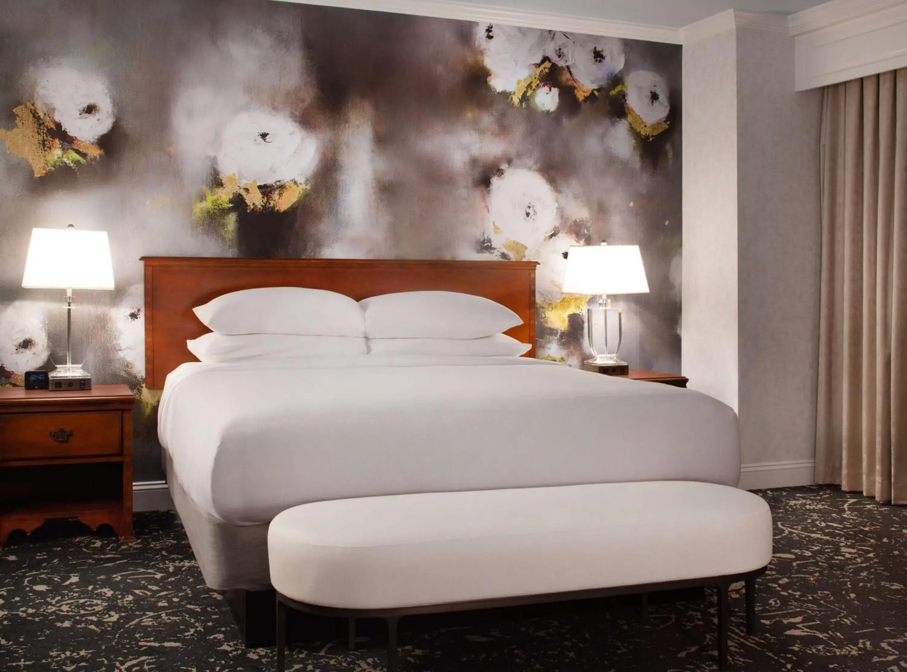 Junior Suite with One King Bed and Golf View in Hilton Atlanta/Marietta Hotel & Conference Center Junior Suite with One King Bed and Golf View in Hilton Atlanta/Marietta Hotel & Conference Center