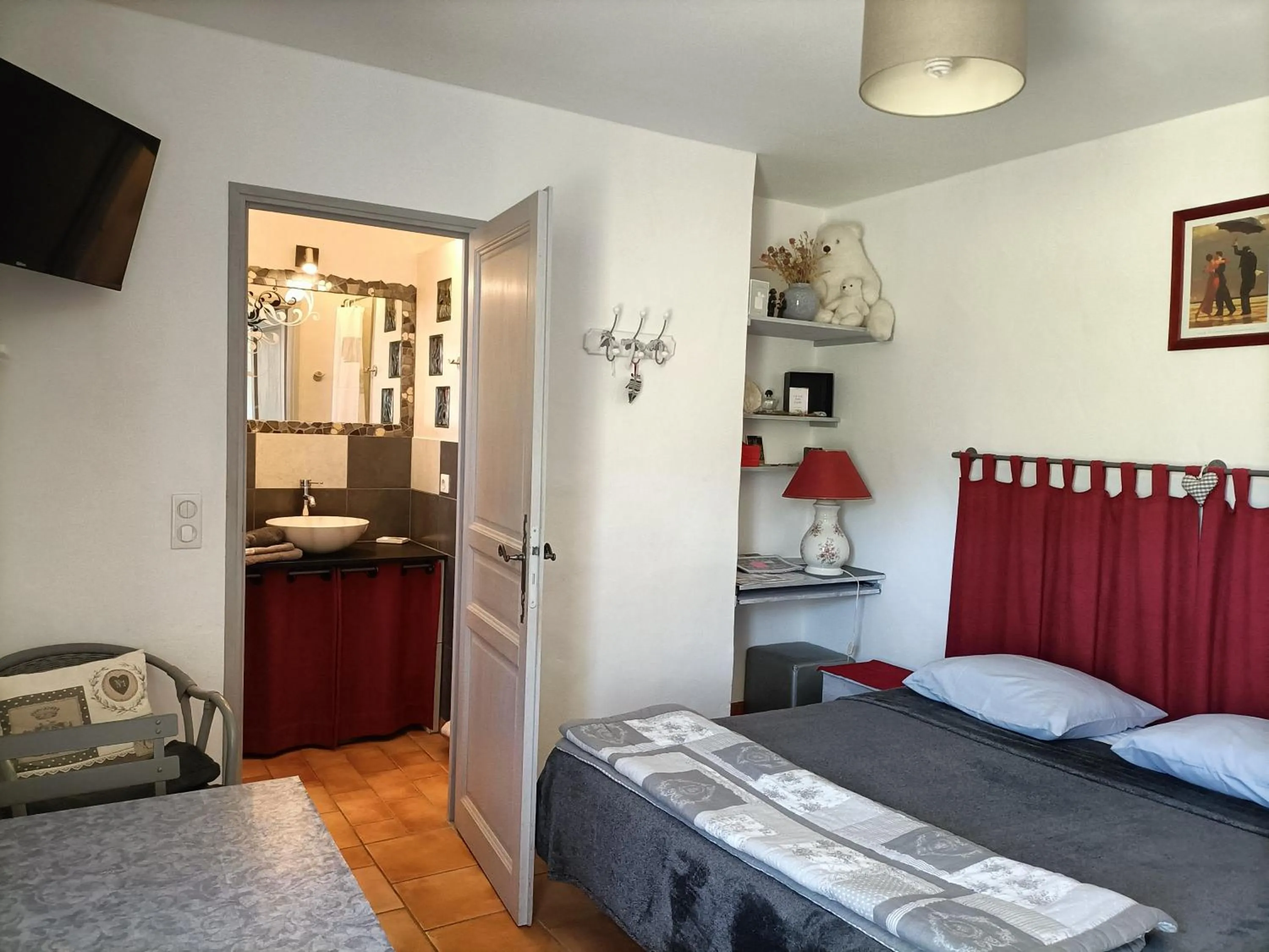 Bedroom, Bed in Le faré tchanqué chambre d'hôtes, parking gratuit sur place