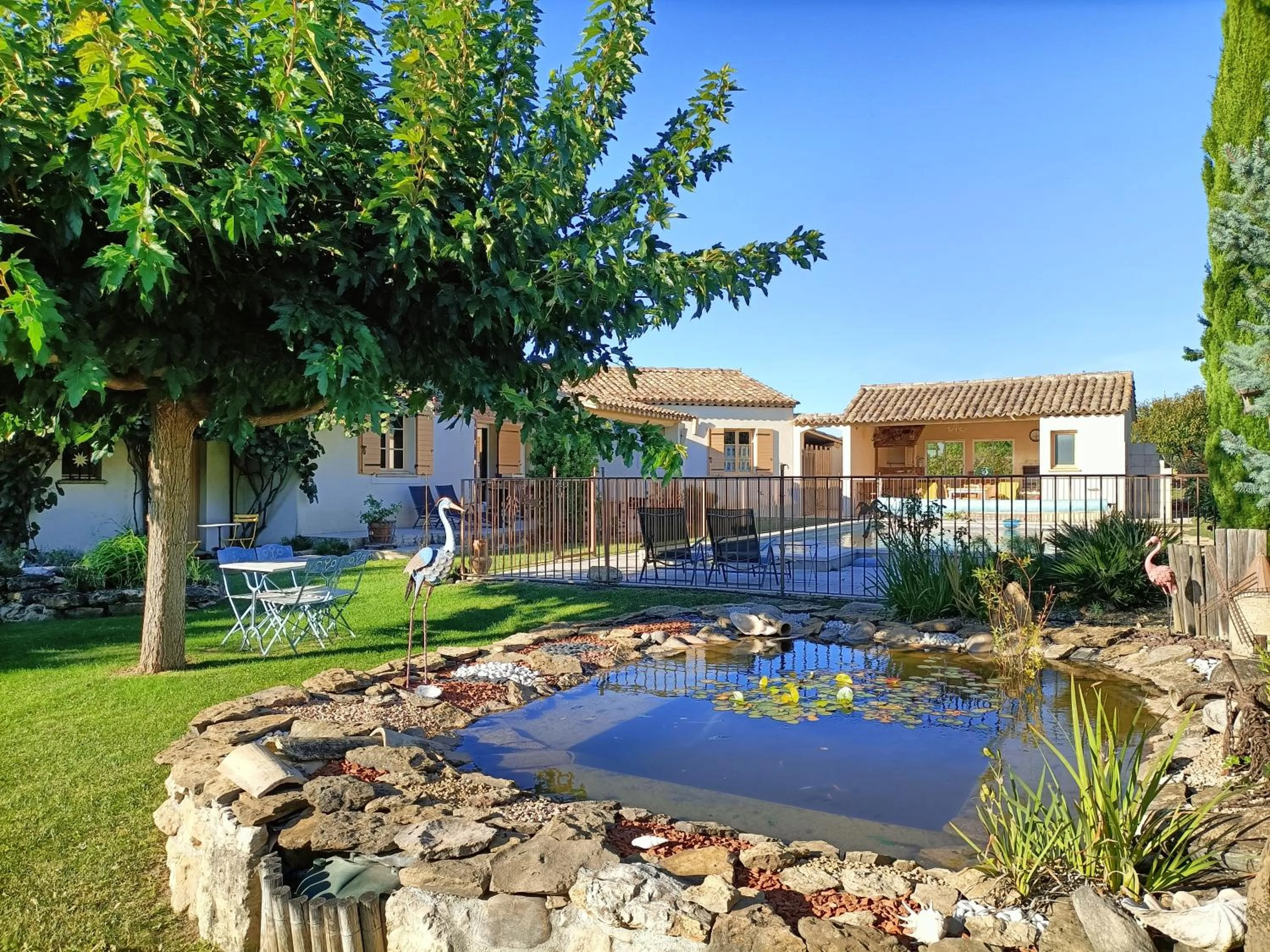 Pool view in Le faré tchanqué chambre d'hôtes, parking gratuit sur place