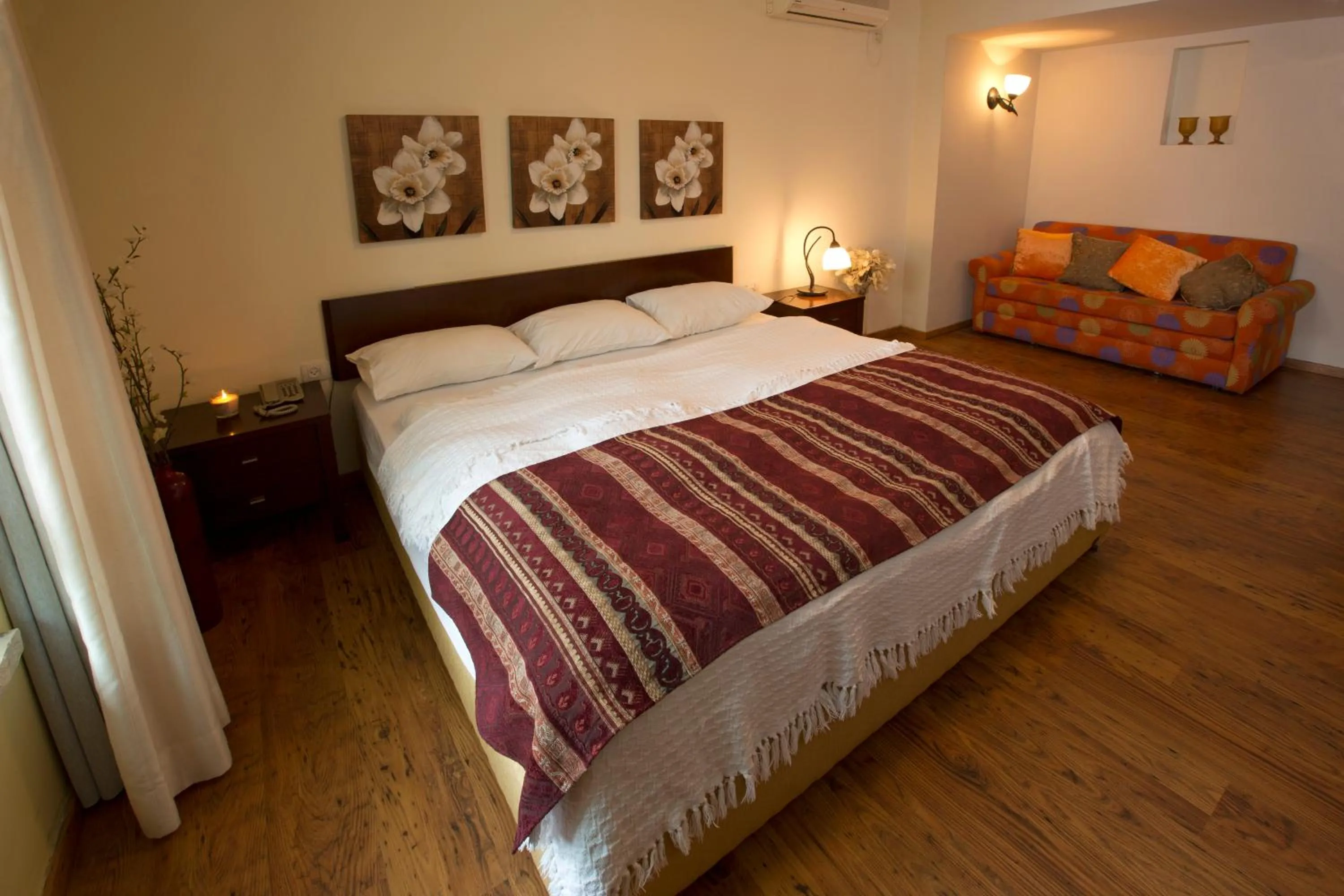 Bedroom, Bed in Zohar Badeshe