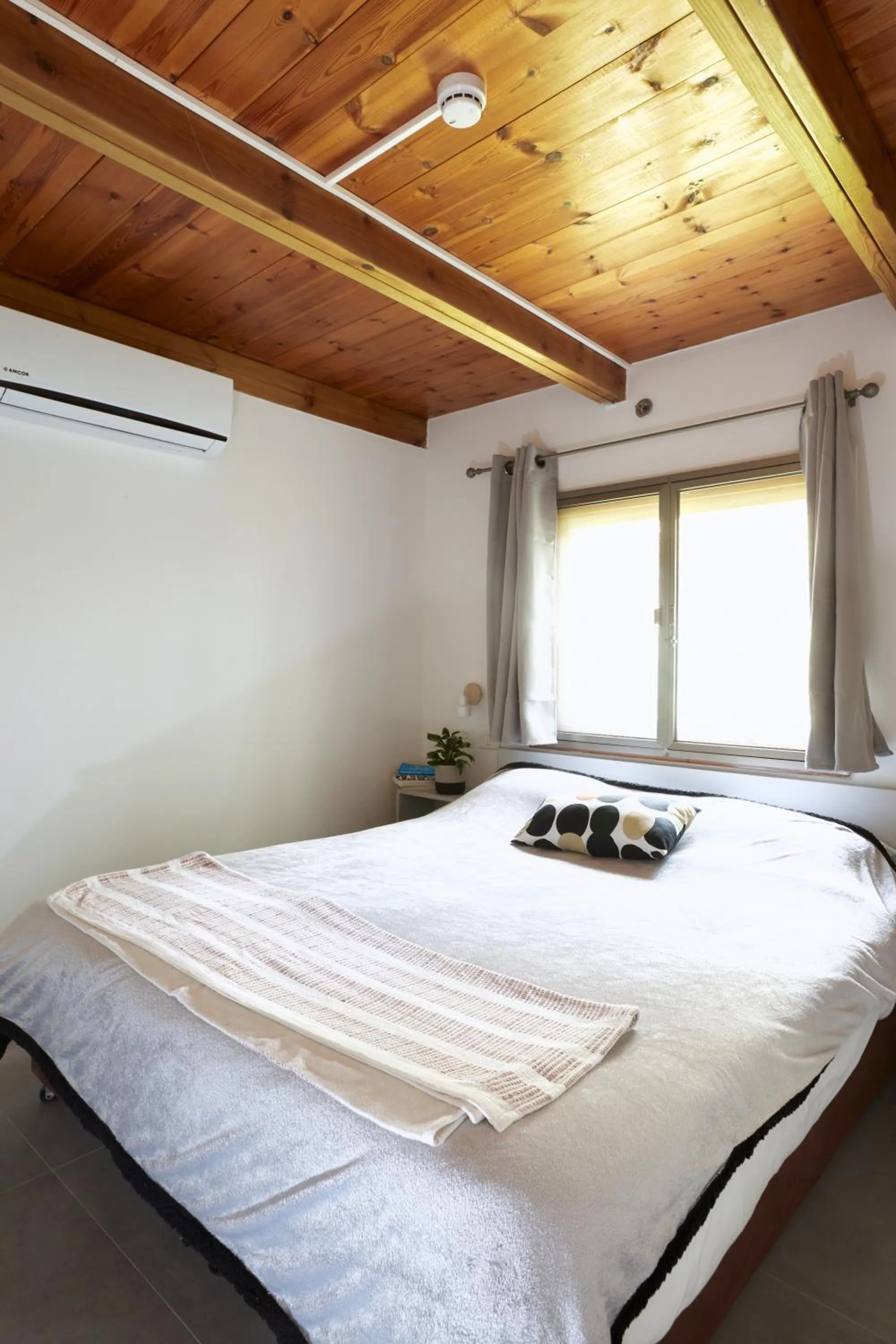 Bedroom, Bed in Zohar Badeshe