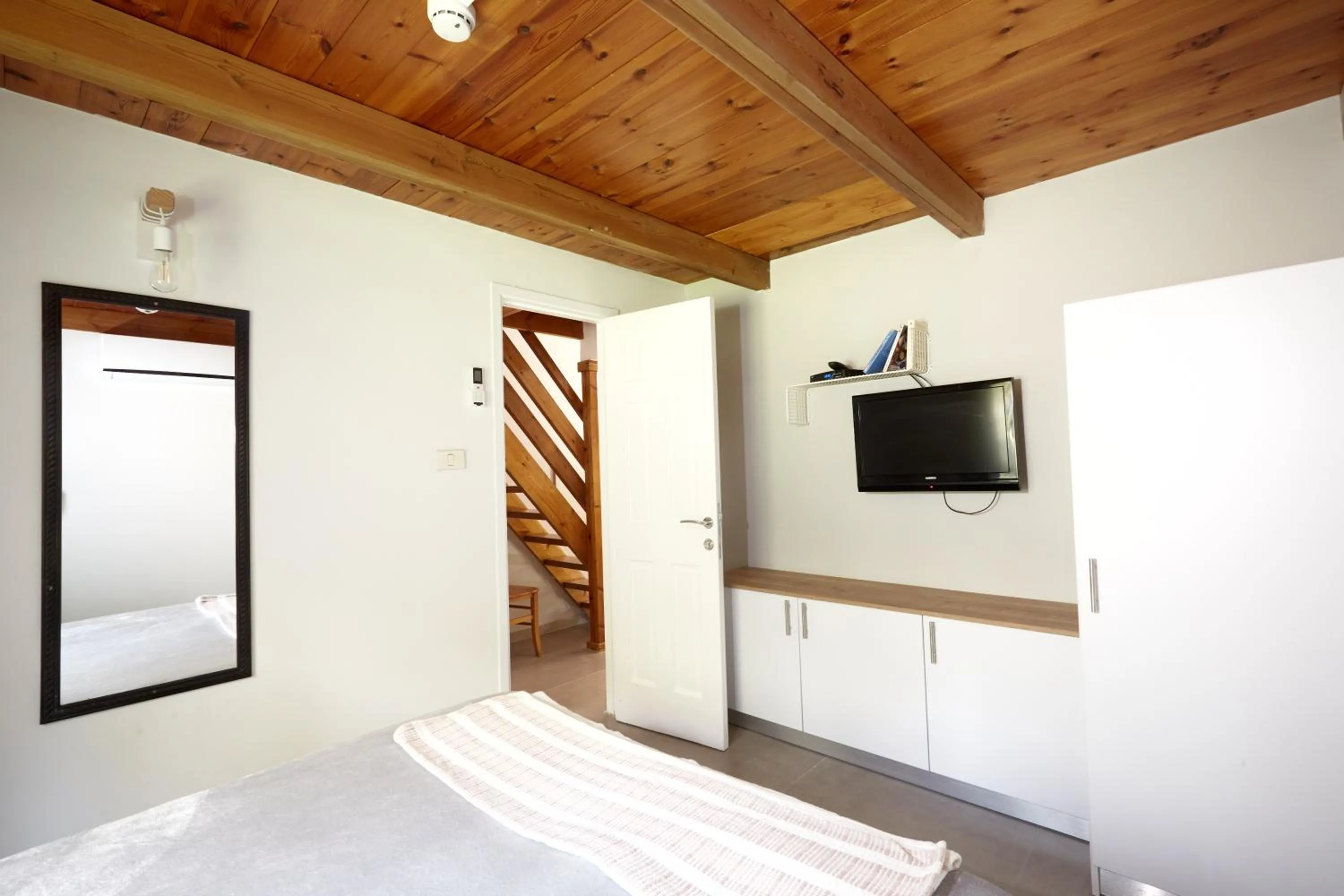 Bedroom, Bed in Zohar Badeshe