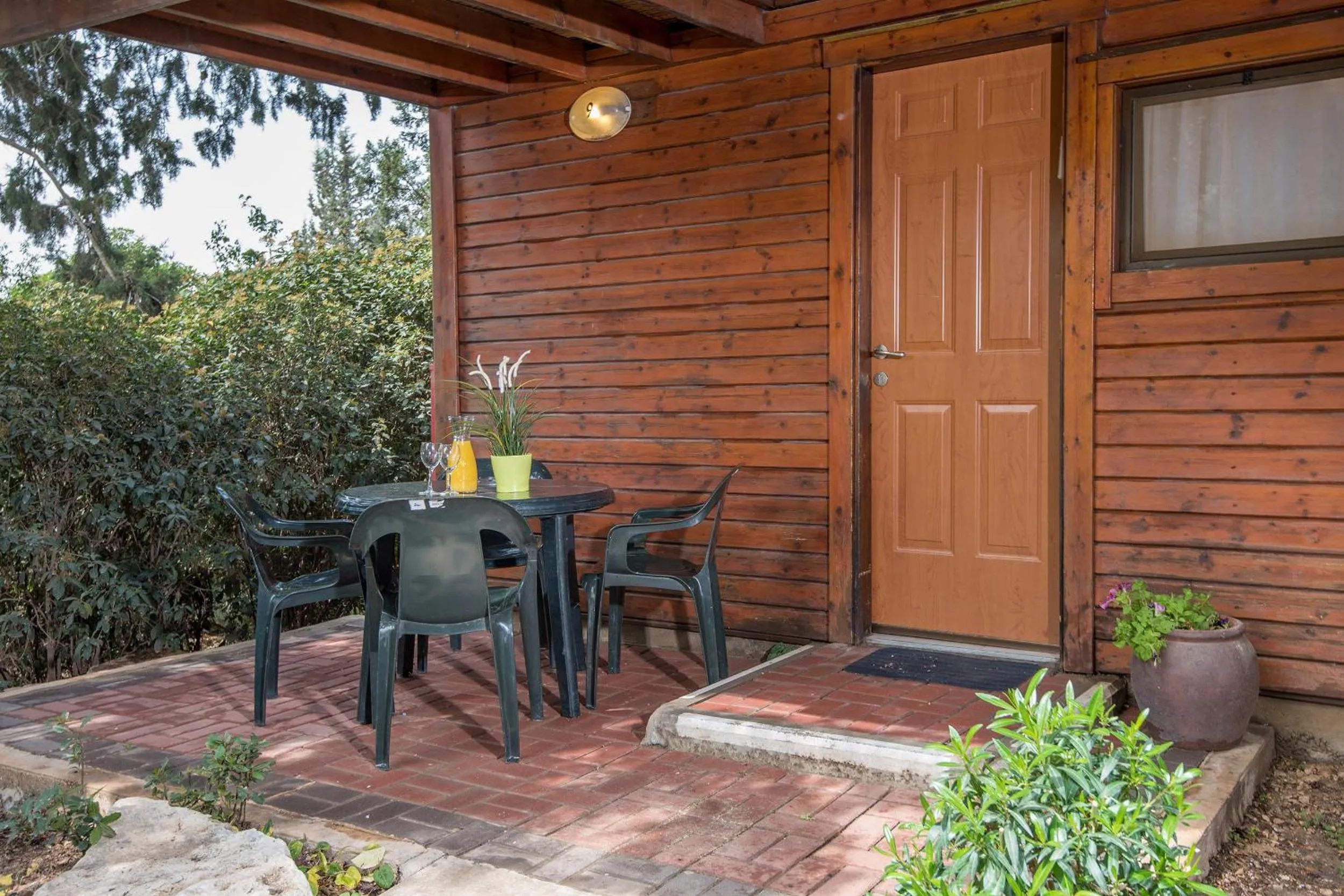 Facade/entrance in Zohar Badeshe