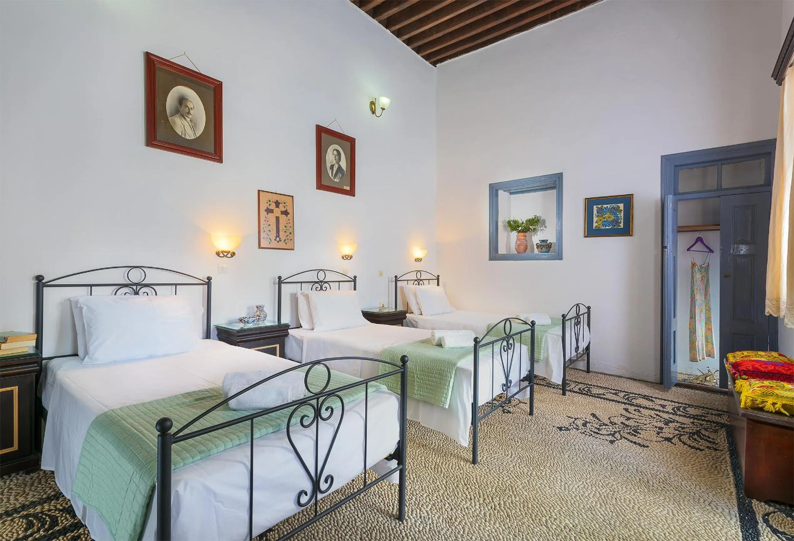 Photo of the whole room, Bed in Erato Apartments