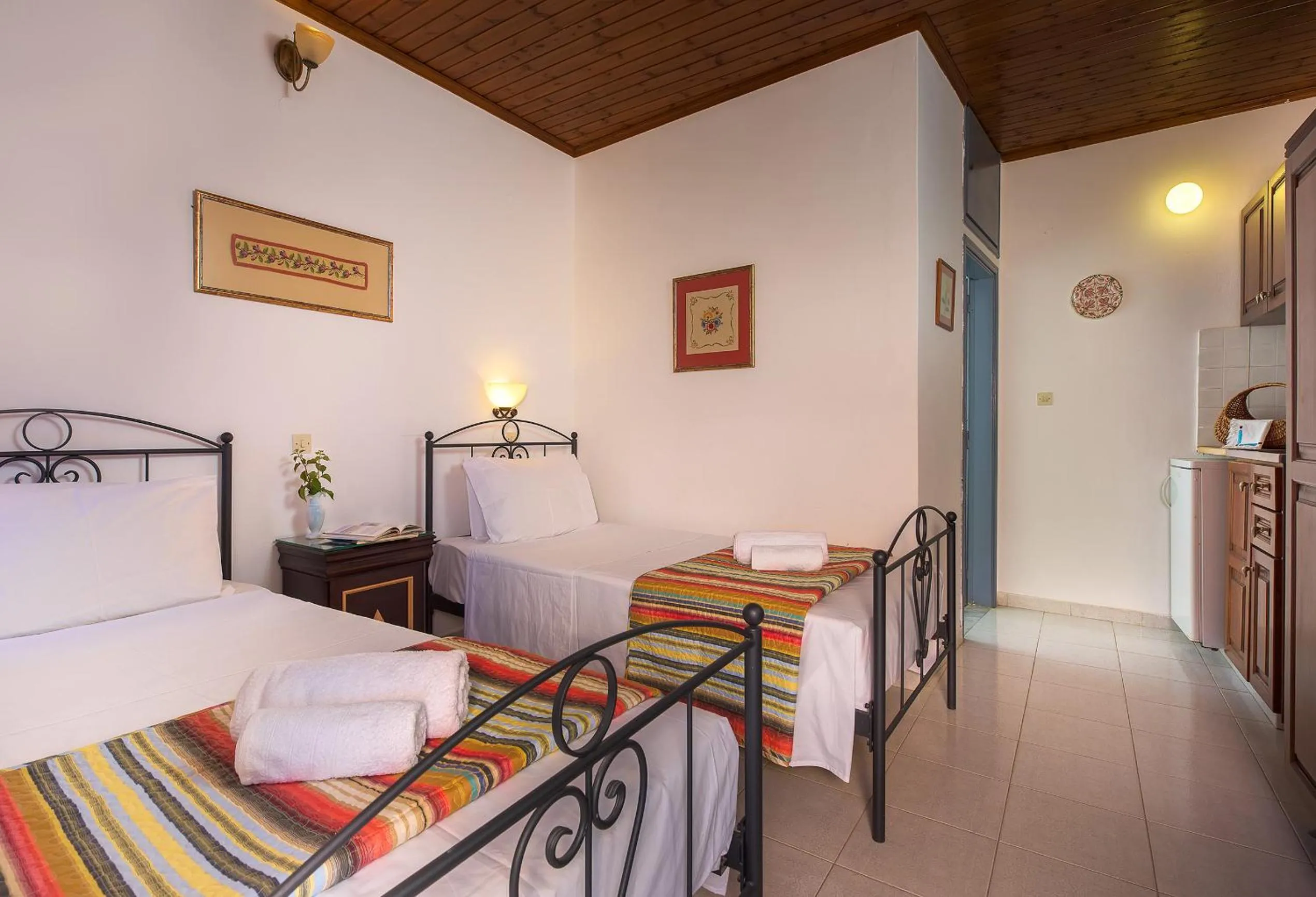 Photo of the whole room, Bed in Erato Apartments