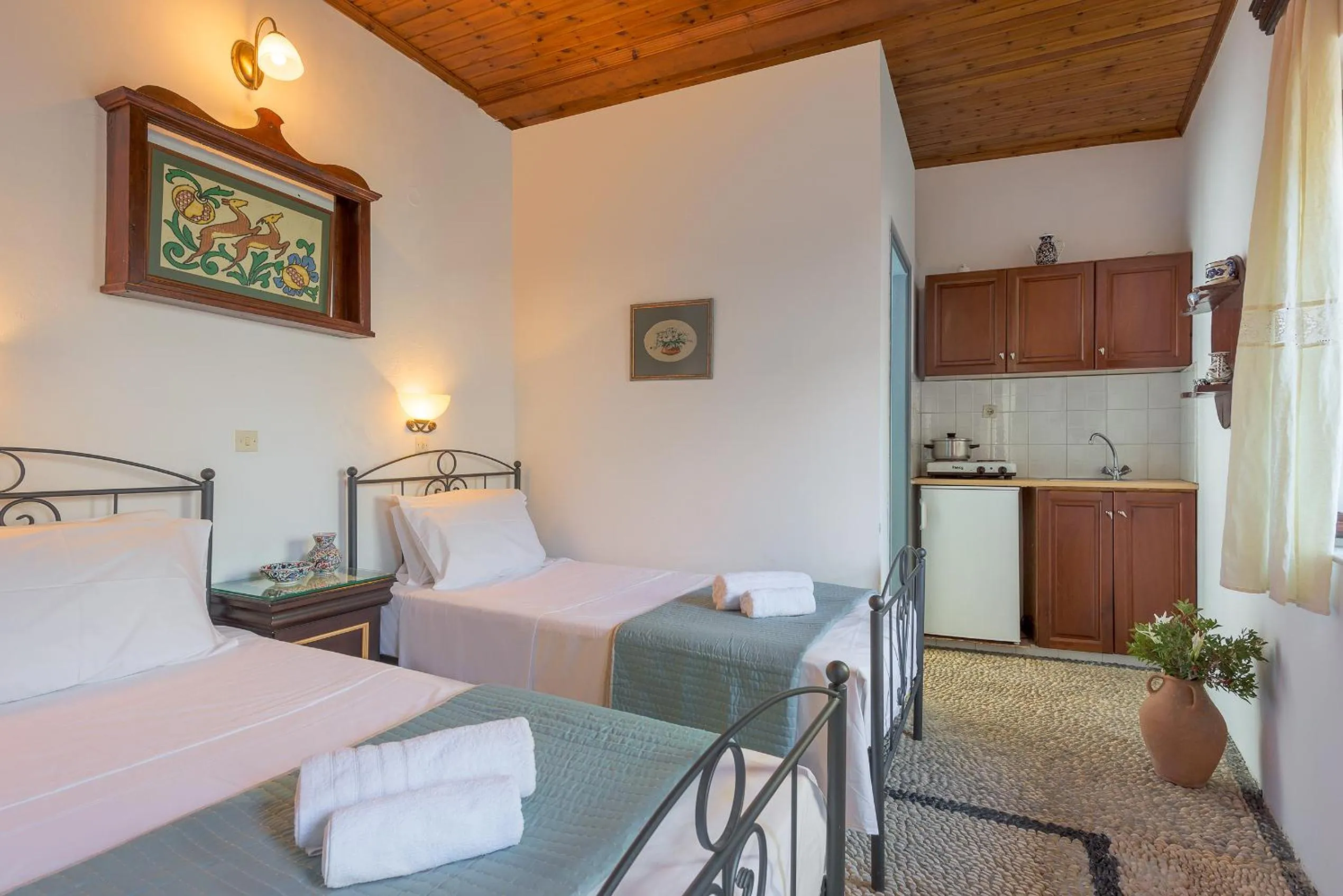 Photo of the whole room, Bed in Erato Apartments