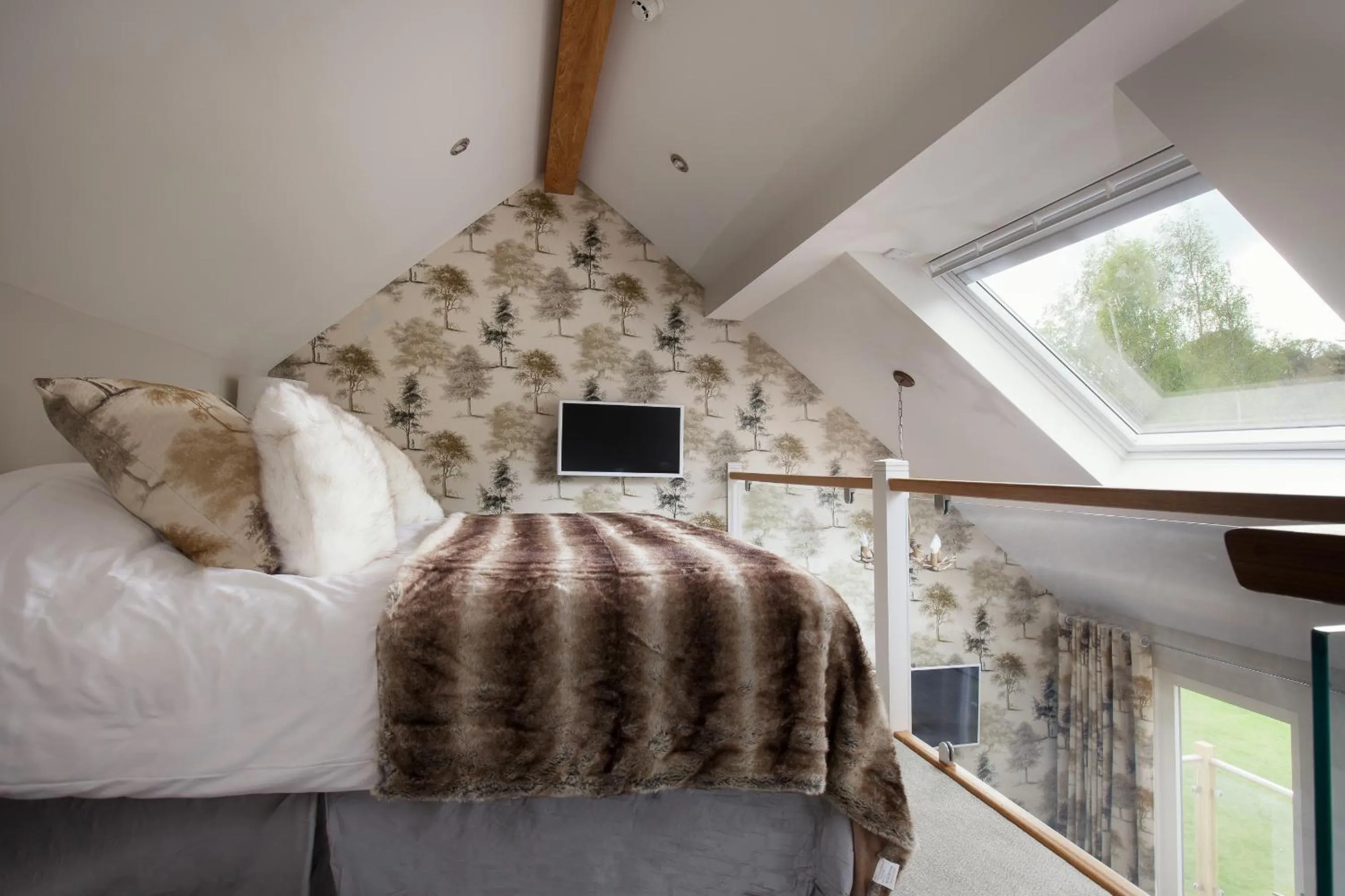 Bed in Mill End Hotel