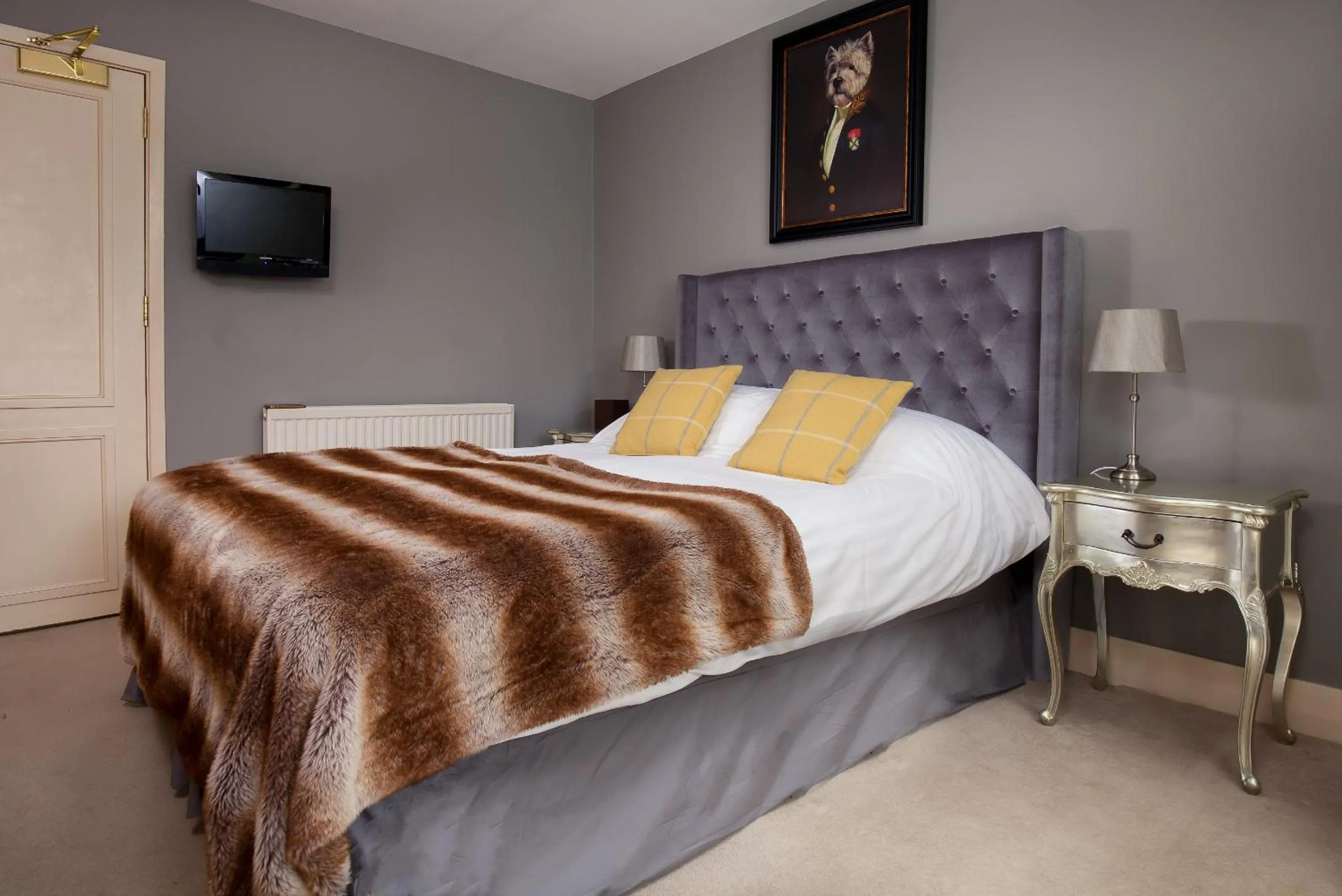 Bed in Mill End Hotel