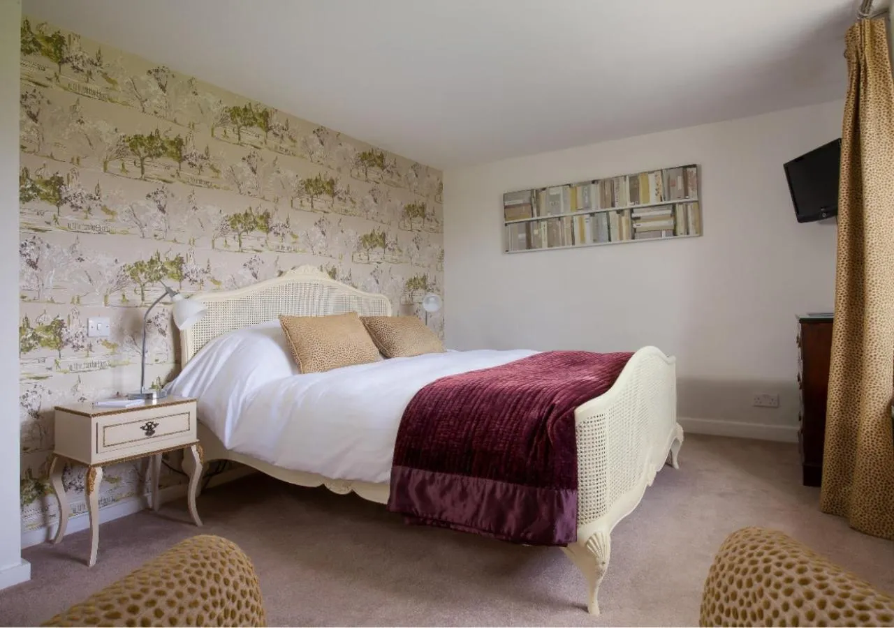 Bed in Mill End Hotel