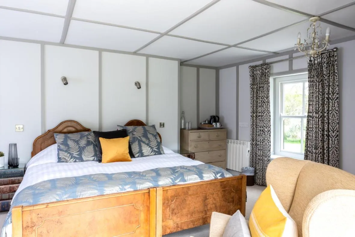 Bed in Mill End Hotel