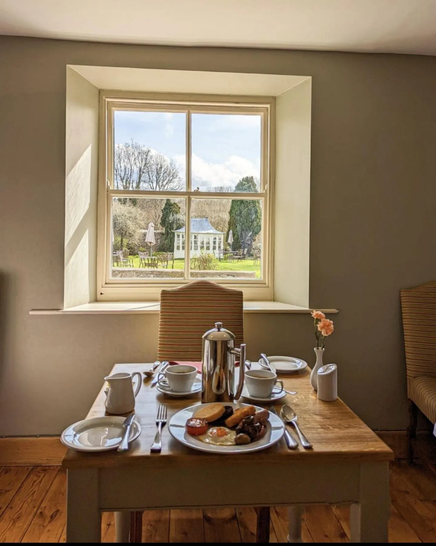 Restaurant/places to eat in Mill End Hotel