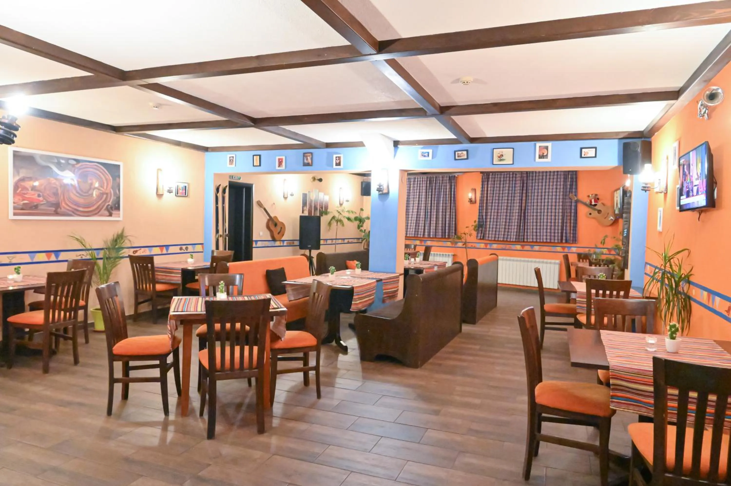 Restaurant/places to eat in Hotel Ida