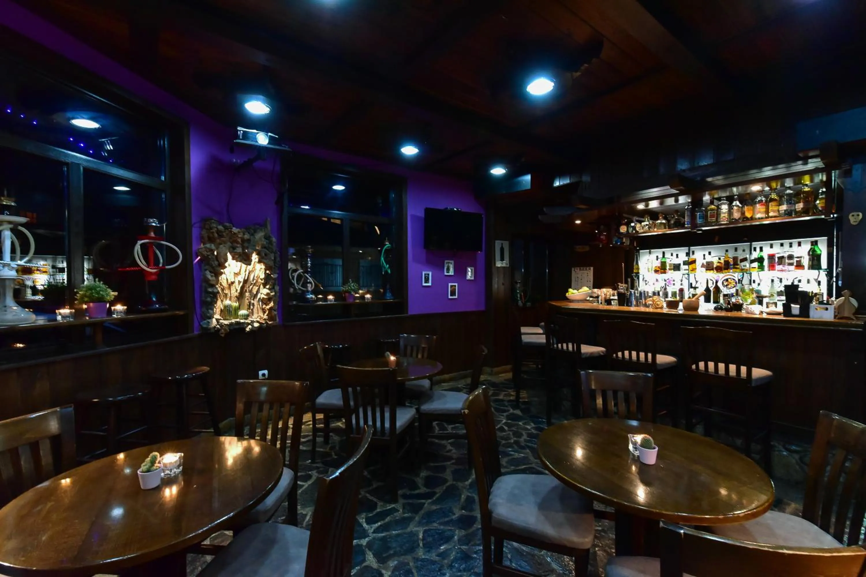 Restaurant/places to eat in Hotel Ida