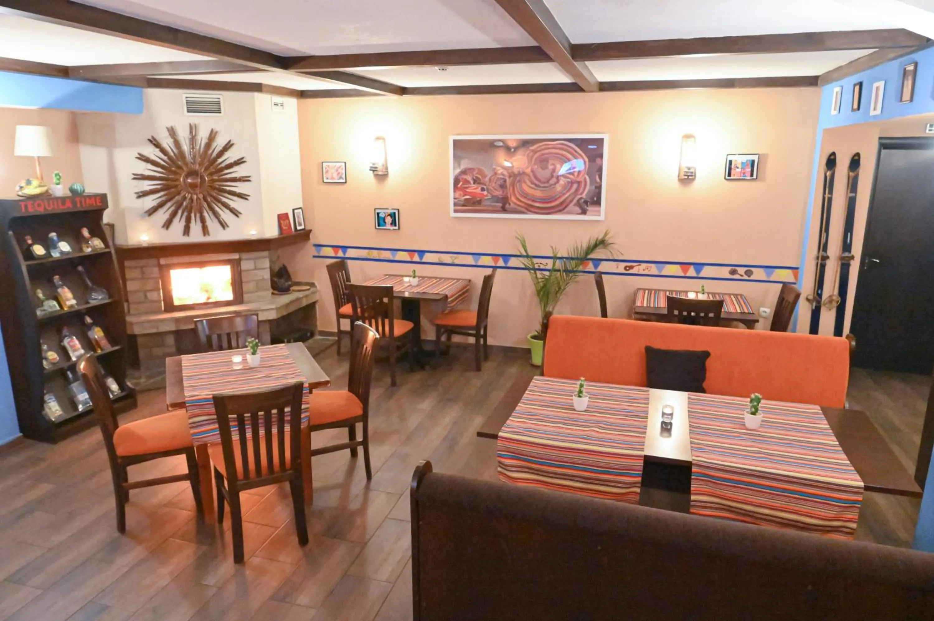 Restaurant/places to eat in Hotel Ida