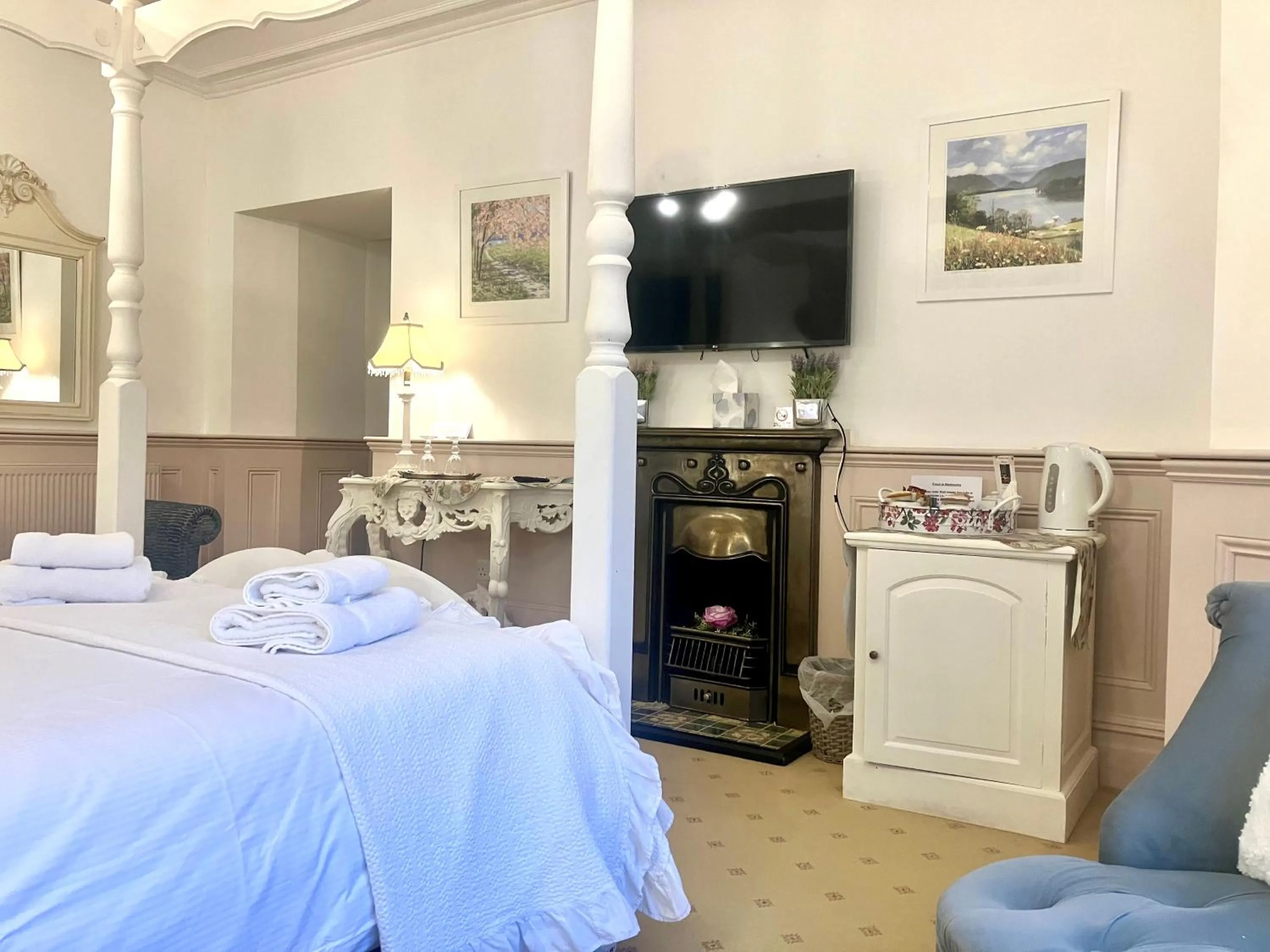 Bed in Storrs Gate House