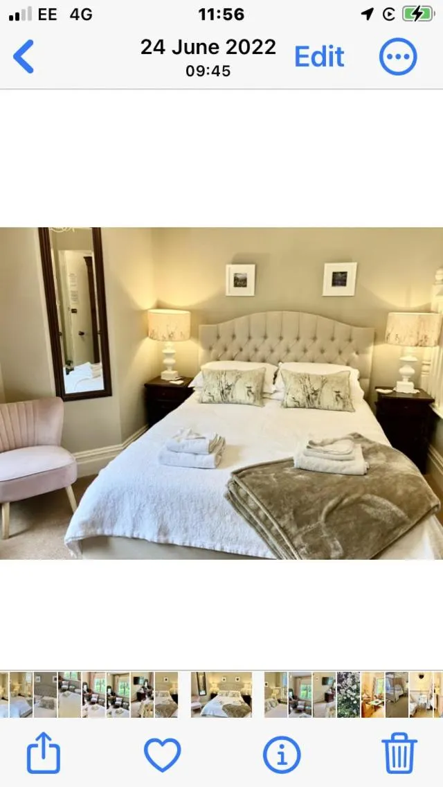 Photo of the whole room, Bed in Storrs Gate House