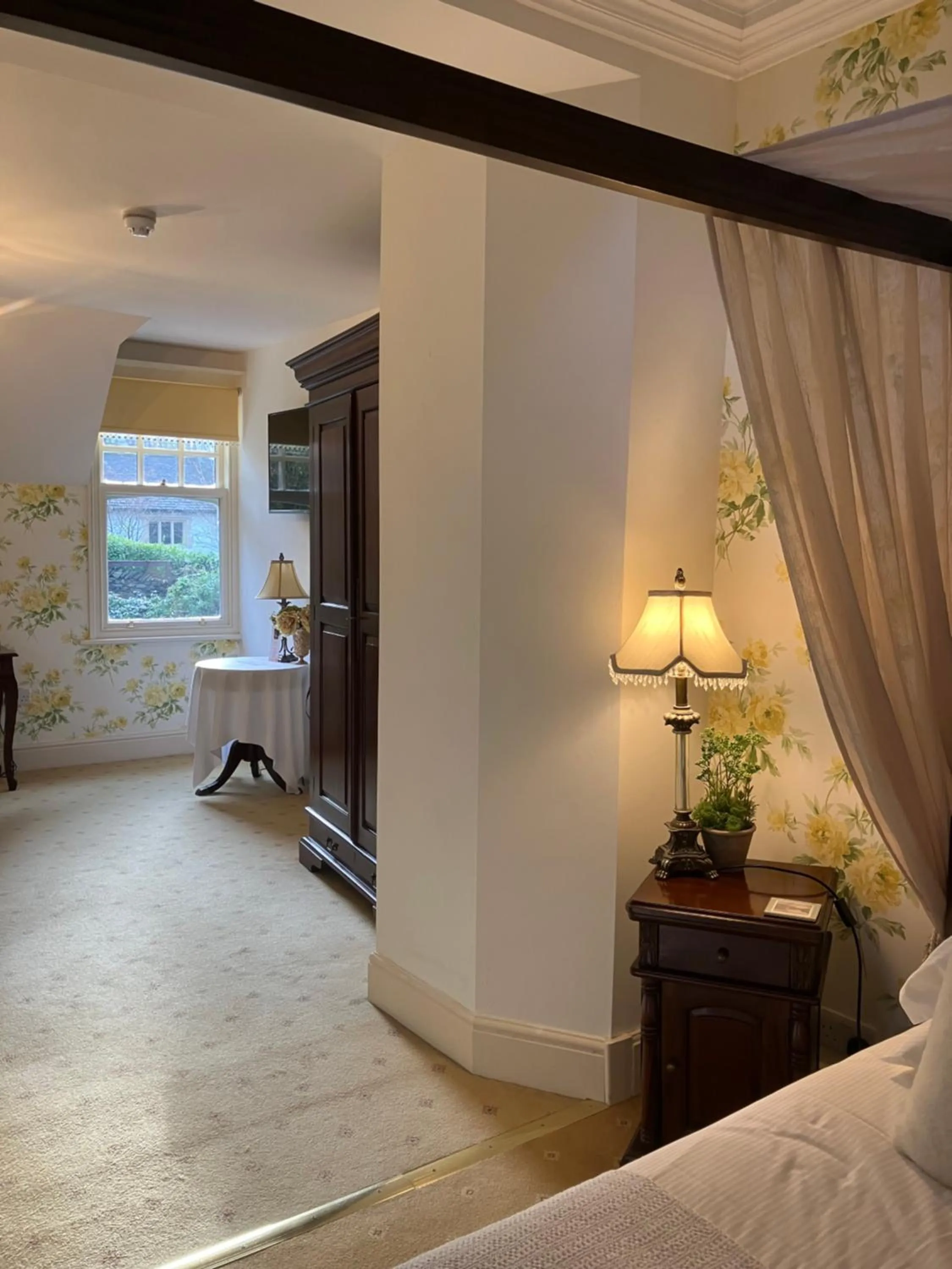 Living room, Bed in Storrs Gate House