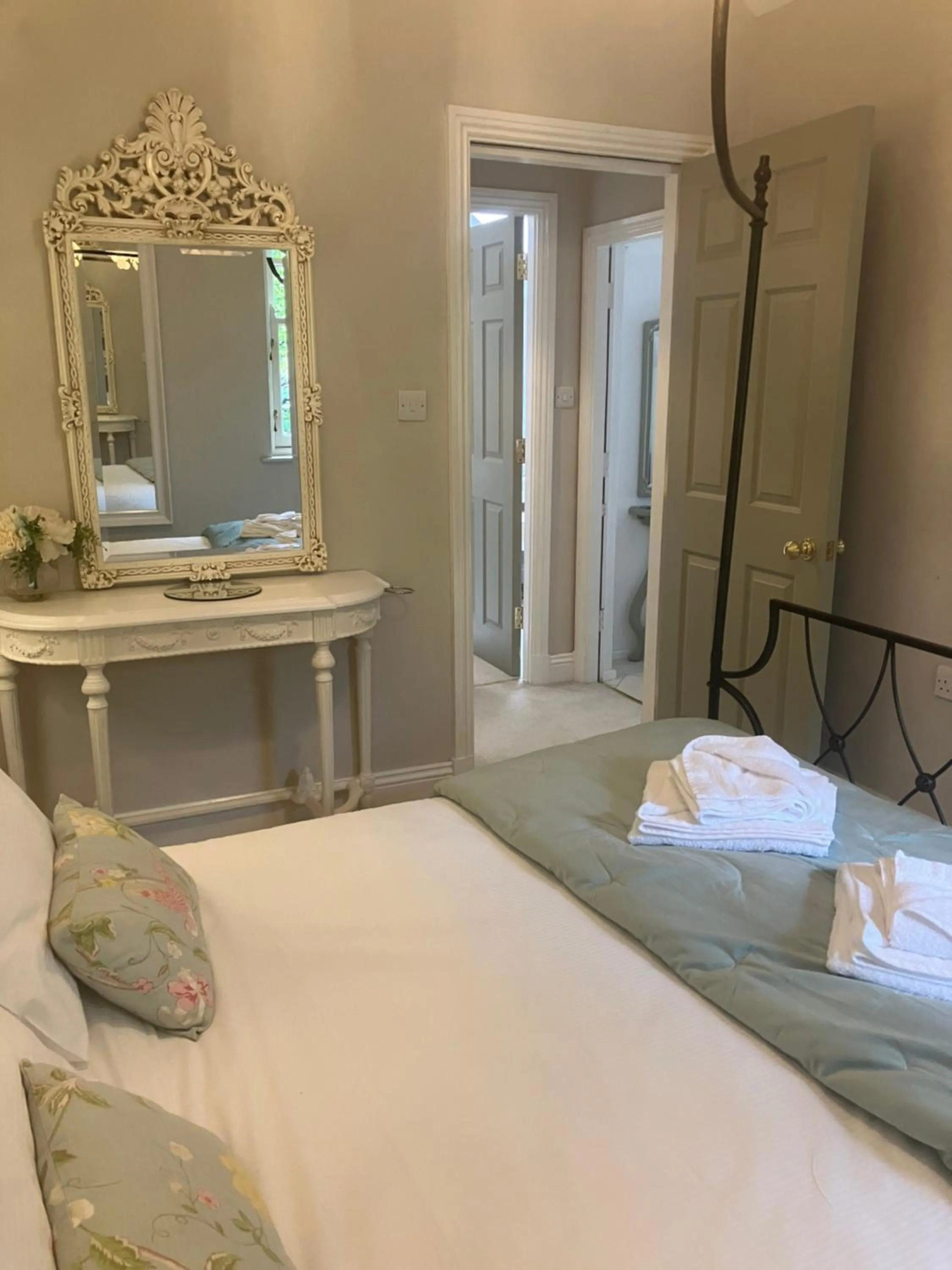 Bed in Storrs Gate House