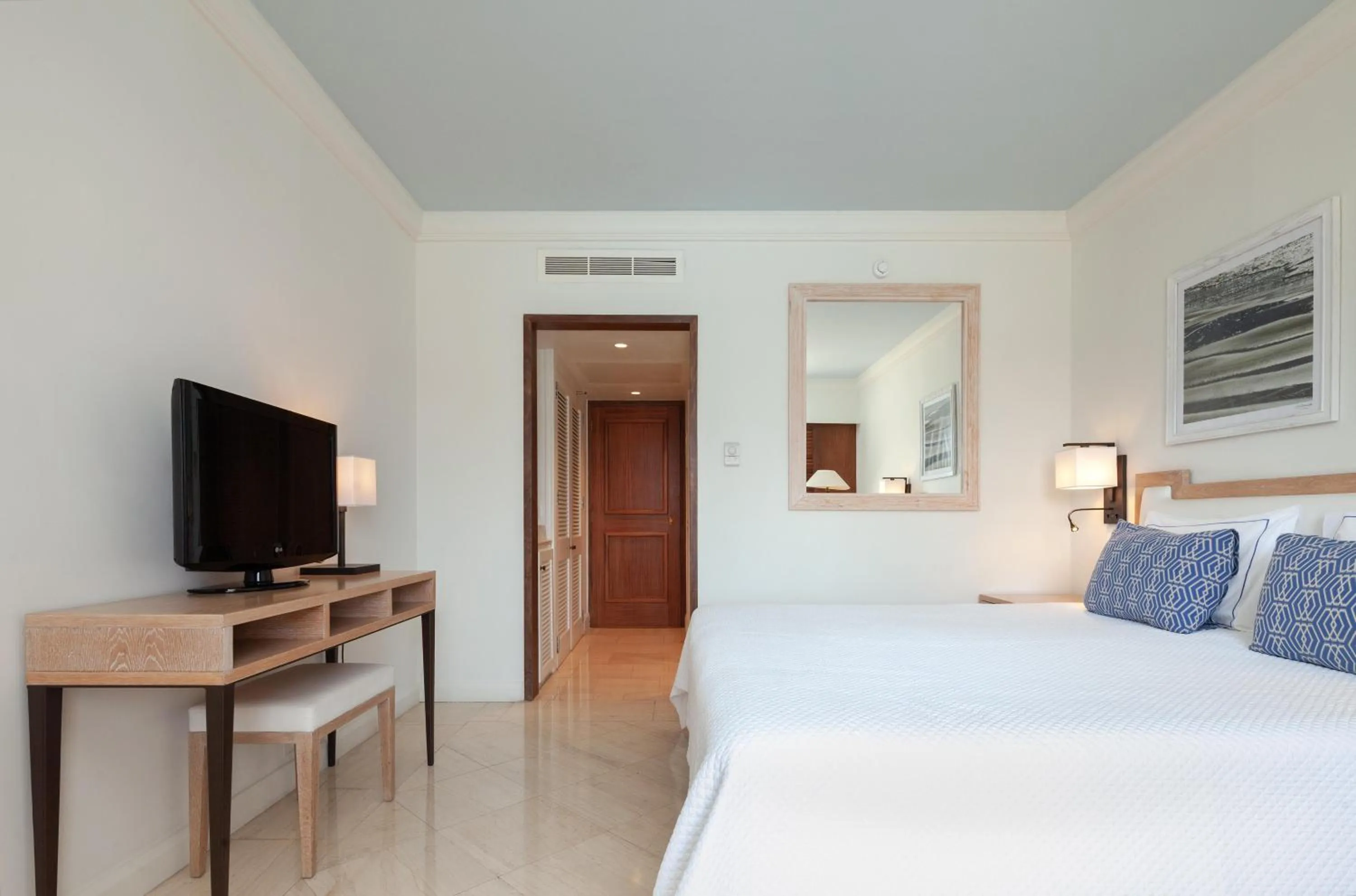 Photo of the whole room, Bed in Annabelle