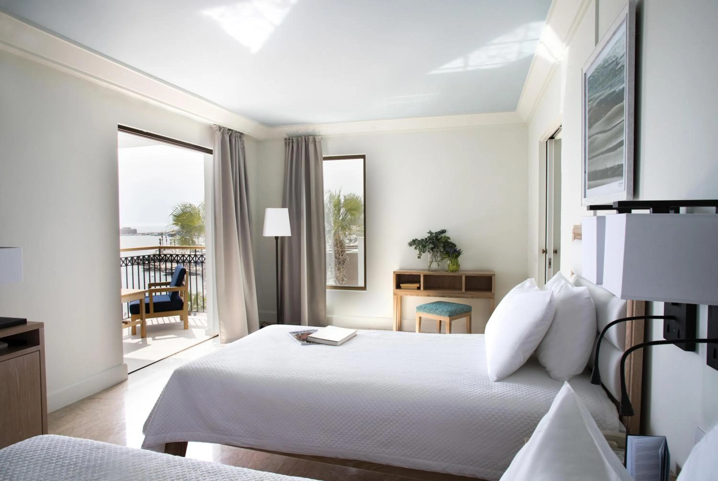 Photo of the whole room, Bed in Annabelle