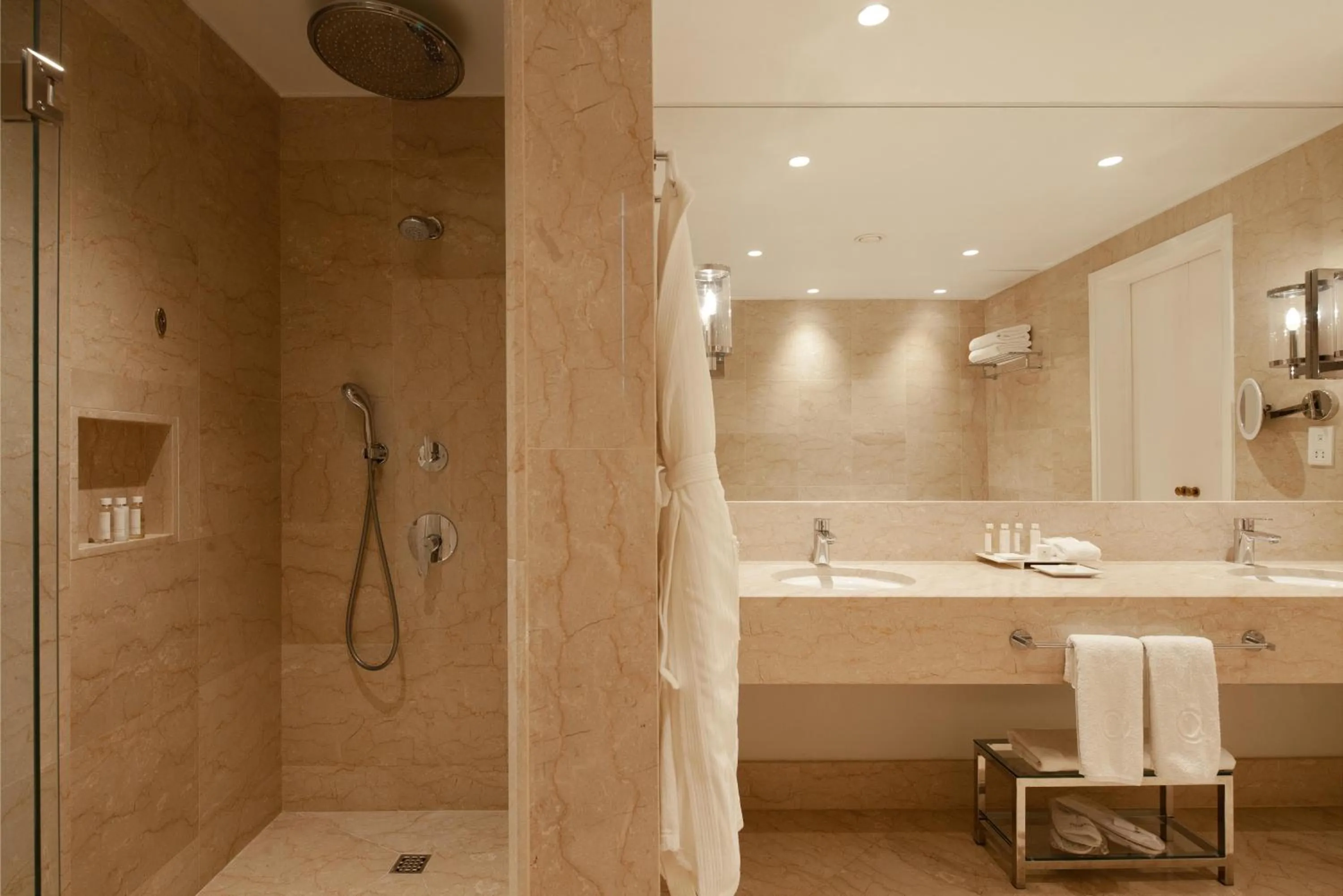 Bathroom in Annabelle