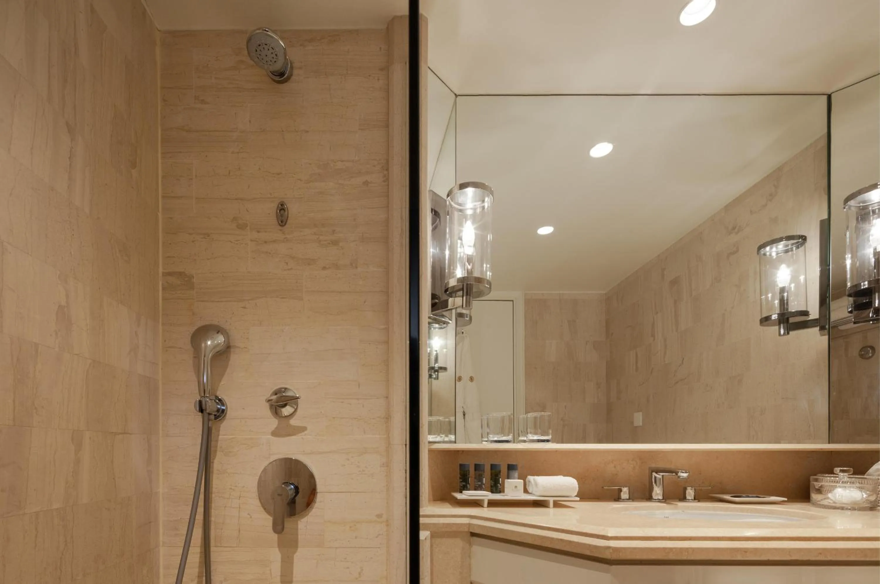 Bathroom in Annabelle