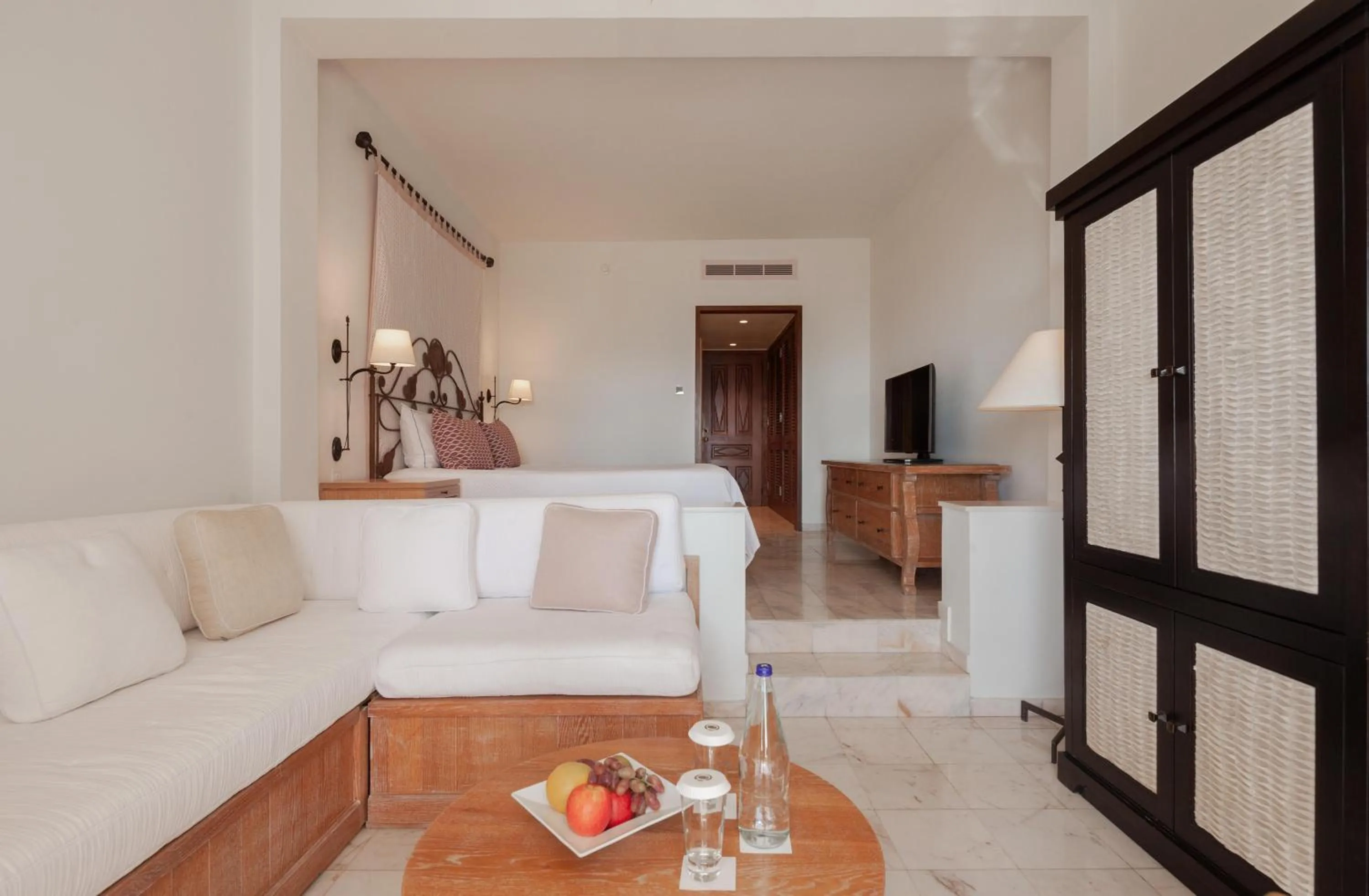 Photo of the whole room, Bed in Annabelle