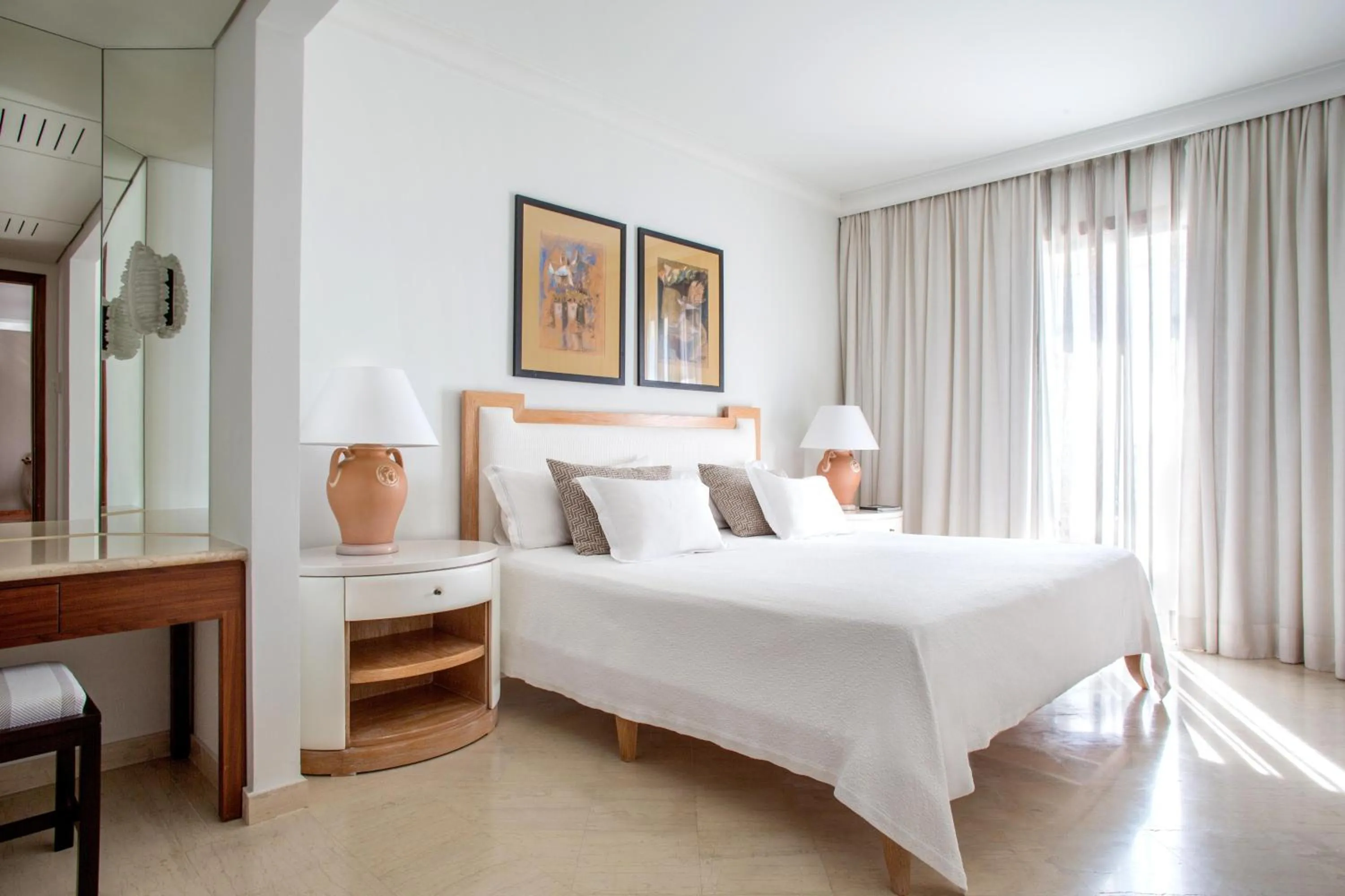 Photo of the whole room, Bed in Annabelle