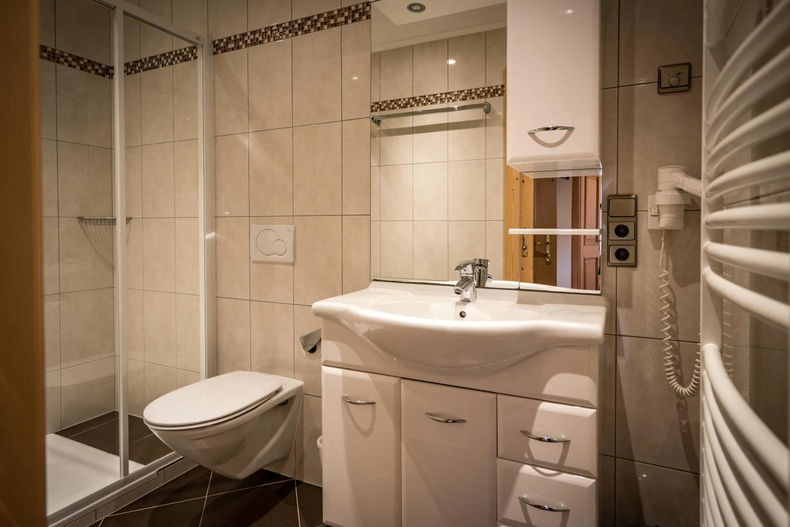 Shower in Apartmenthaus Gutwenger
