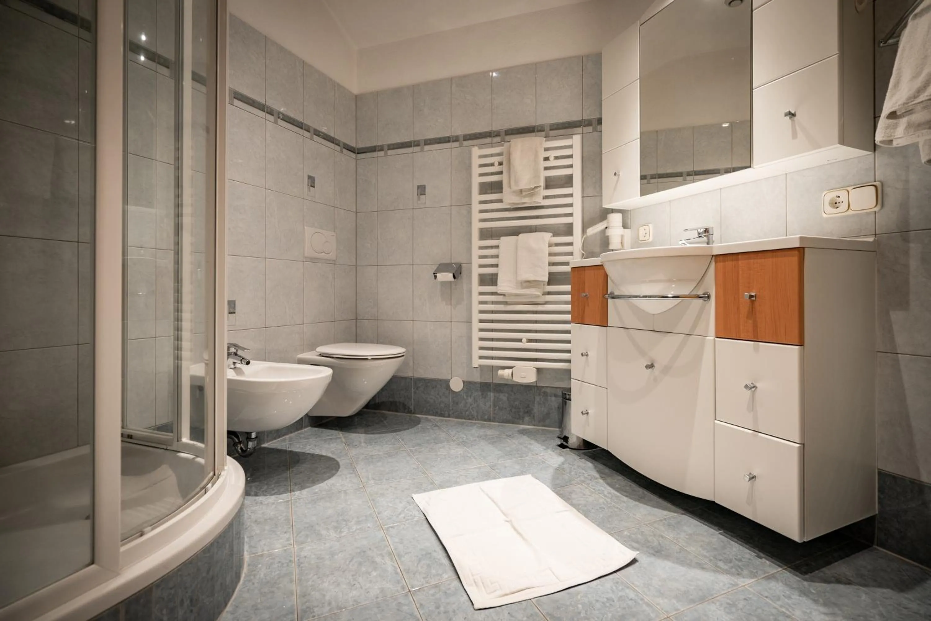 Shower in Apartmenthaus Gutwenger