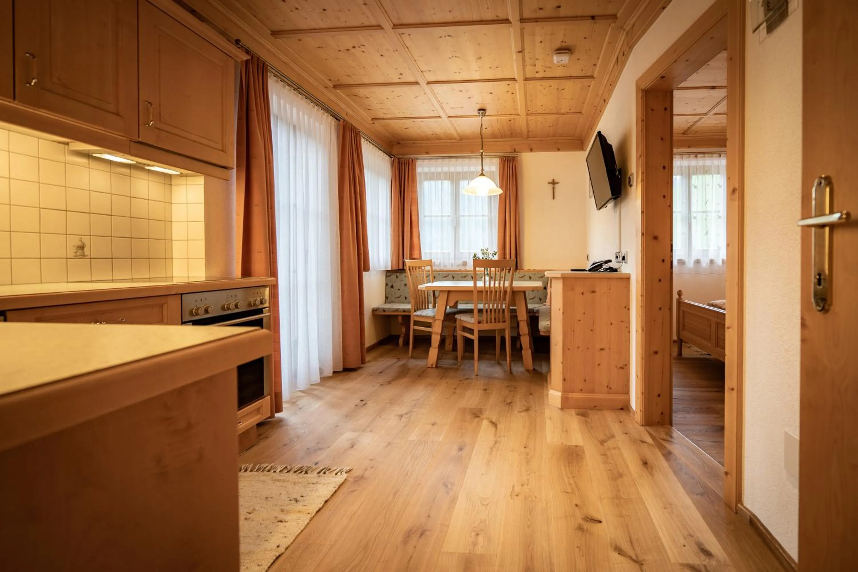 Dining area in Apartmenthaus Gutwenger