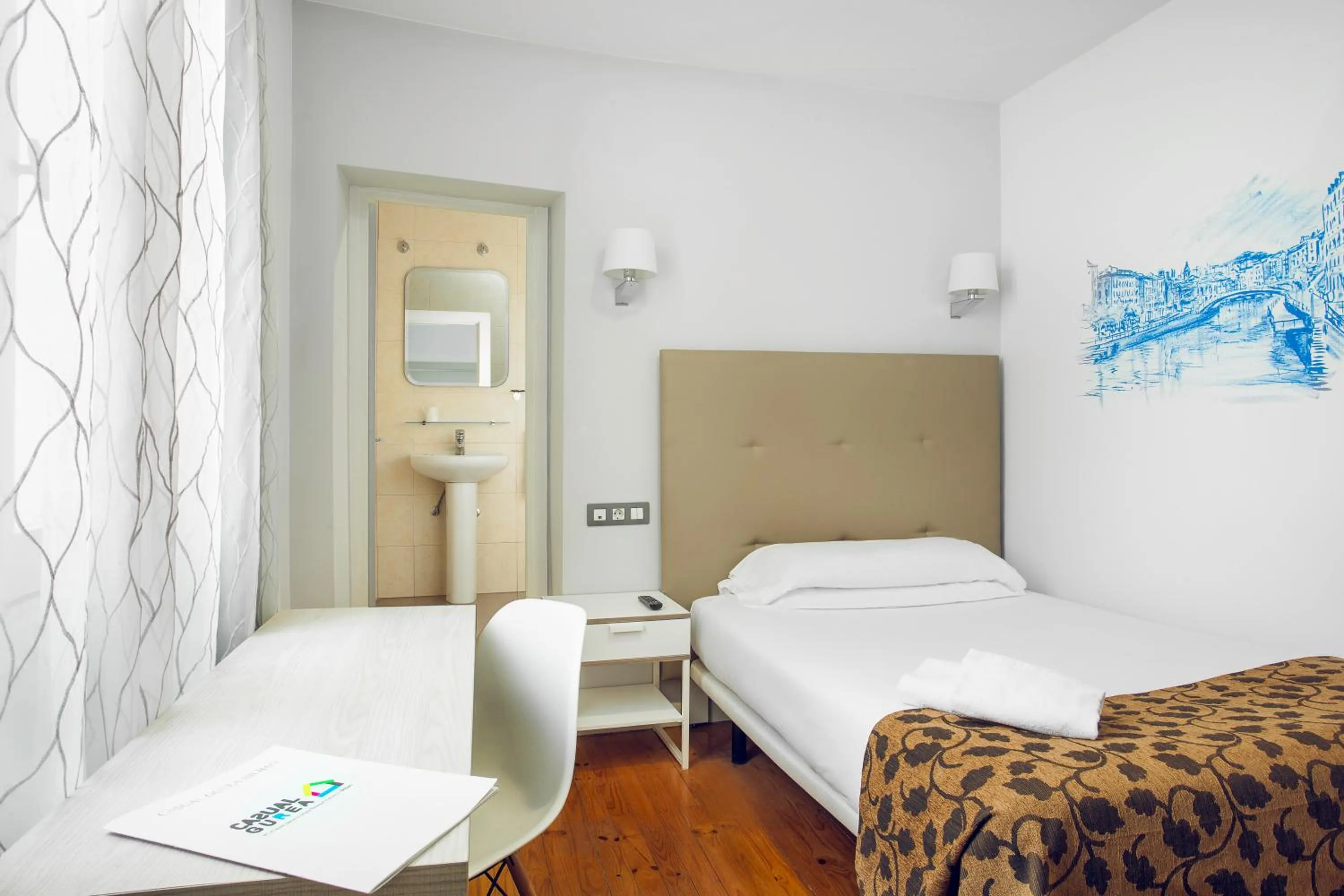 Photo of the whole room, Bed in Casual Gurea