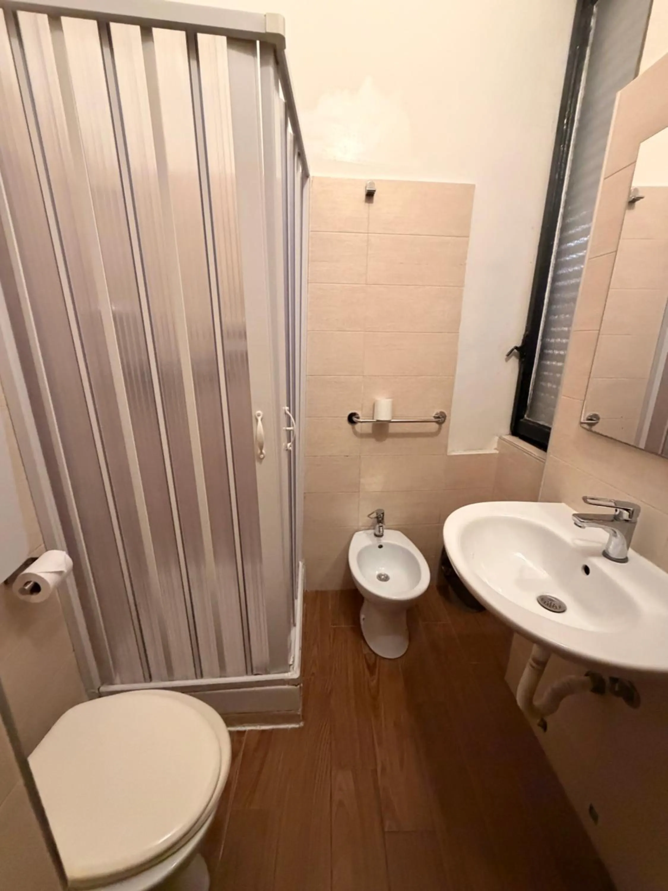 Shower in Albergo Corvetto Corso Lodi