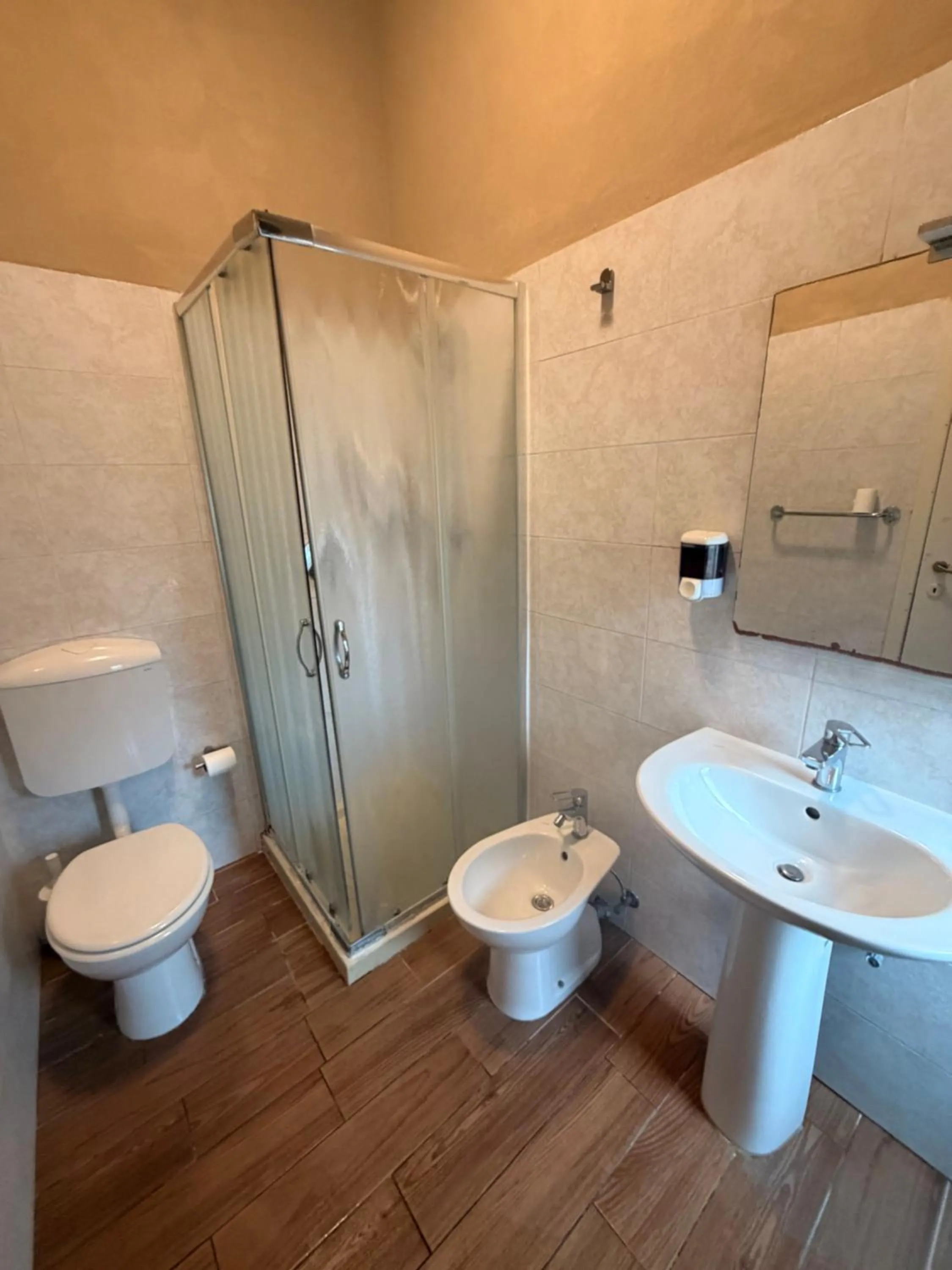 Shower in Albergo Corvetto Corso Lodi