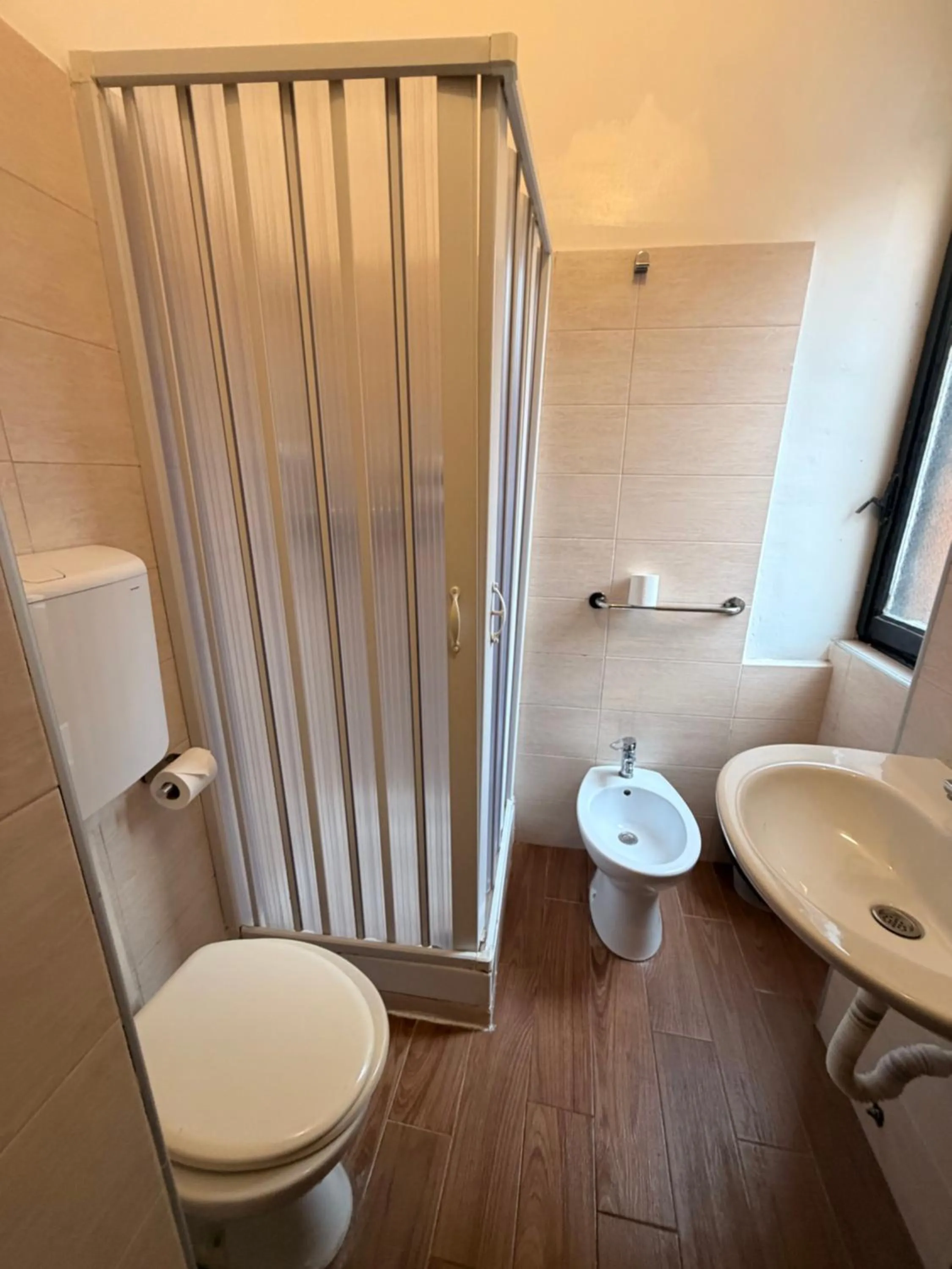 Shower in Albergo Corvetto Corso Lodi