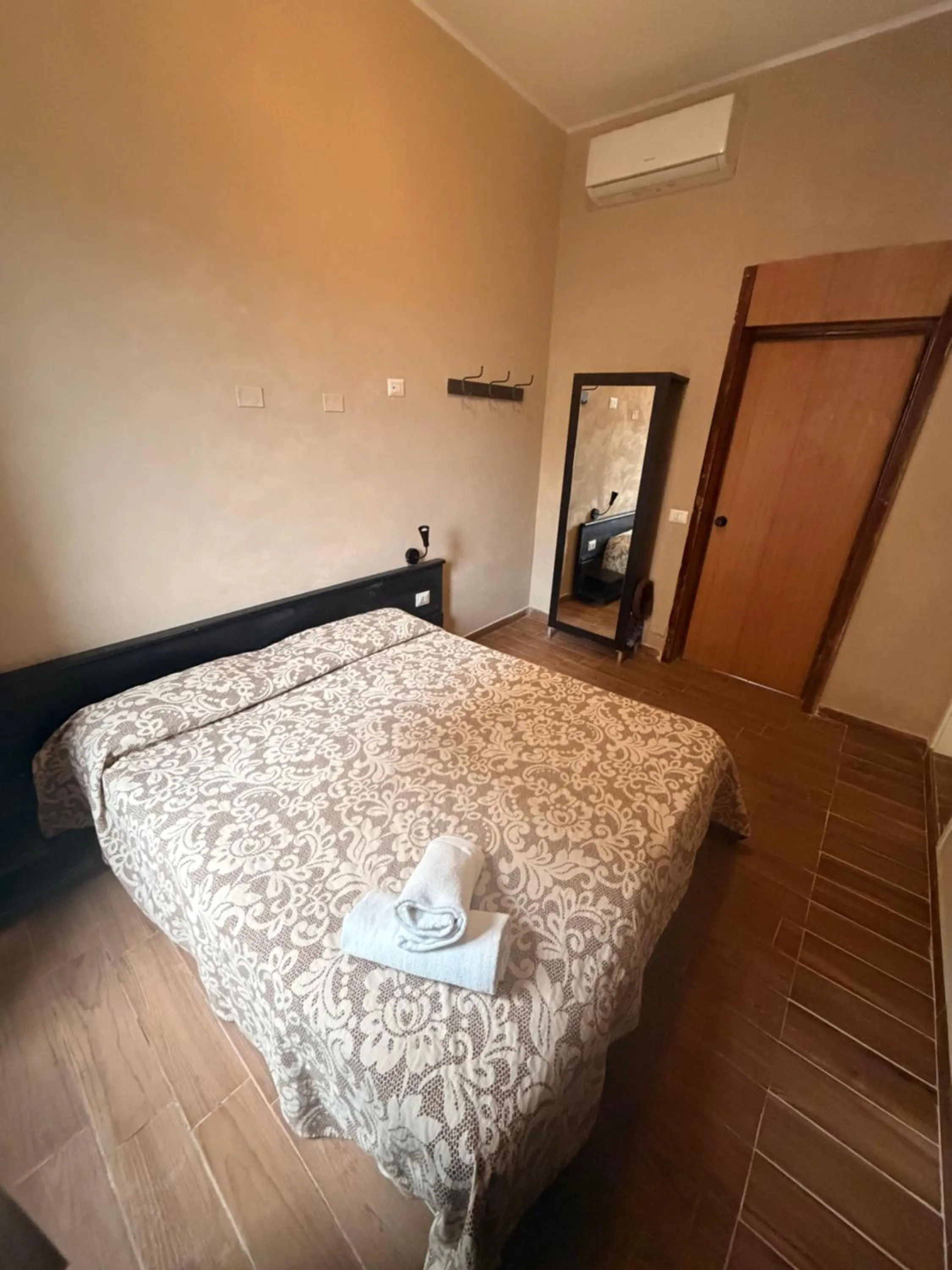 Bed in Albergo Corvetto Corso Lodi