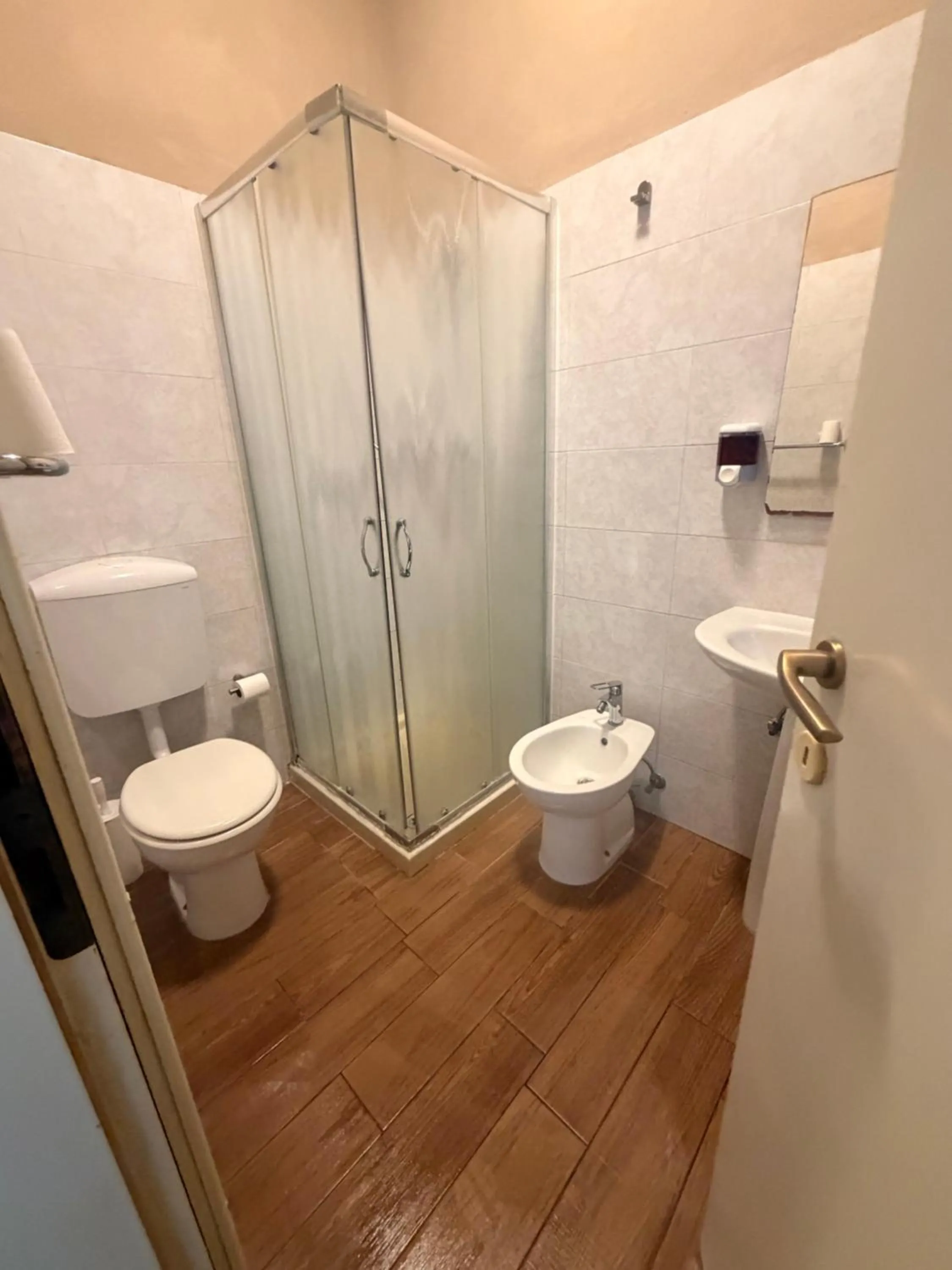 Shower in Albergo Corvetto Corso Lodi