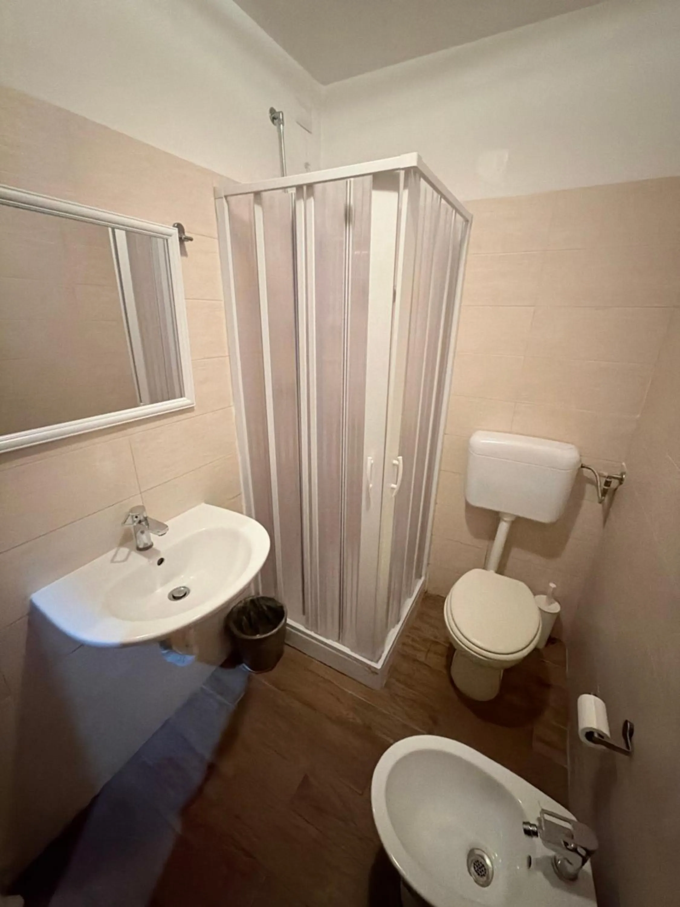 Shower in Albergo Corvetto Corso Lodi