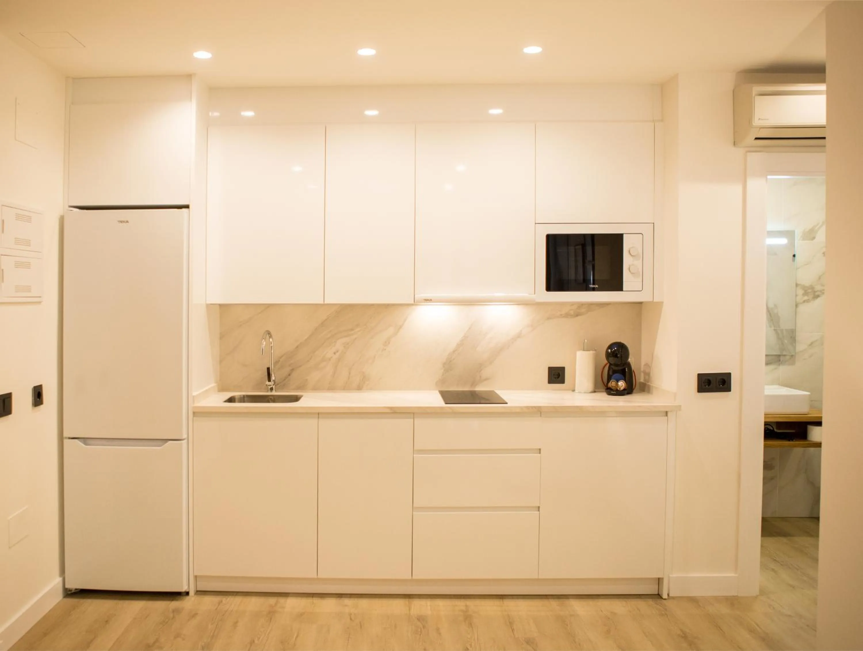 Kitchen or kitchenette in Apartamentos Málaga Premium - Calle San Telmo