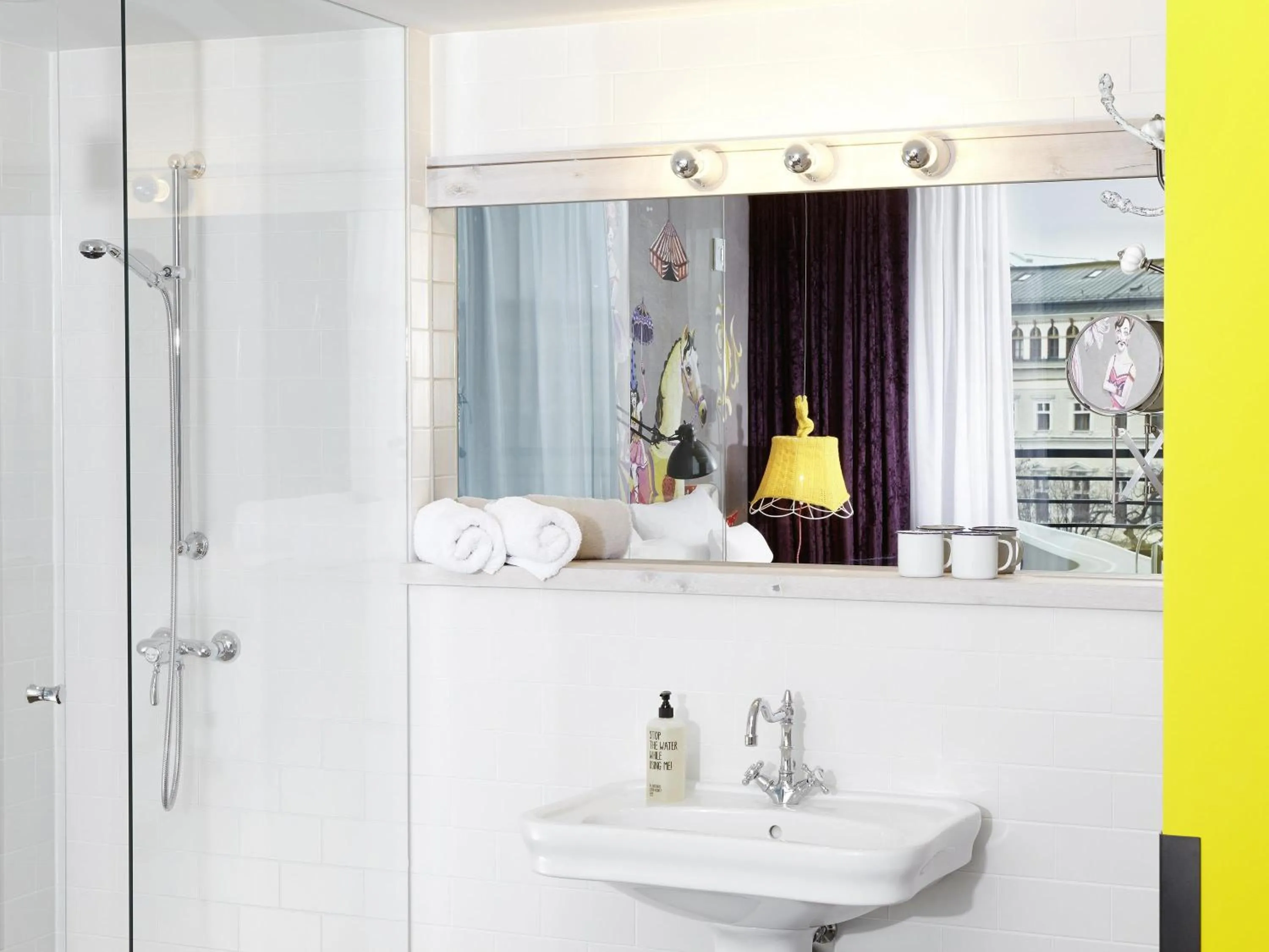 Bedroom in 25hours Hotel beim MuseumsQuartier