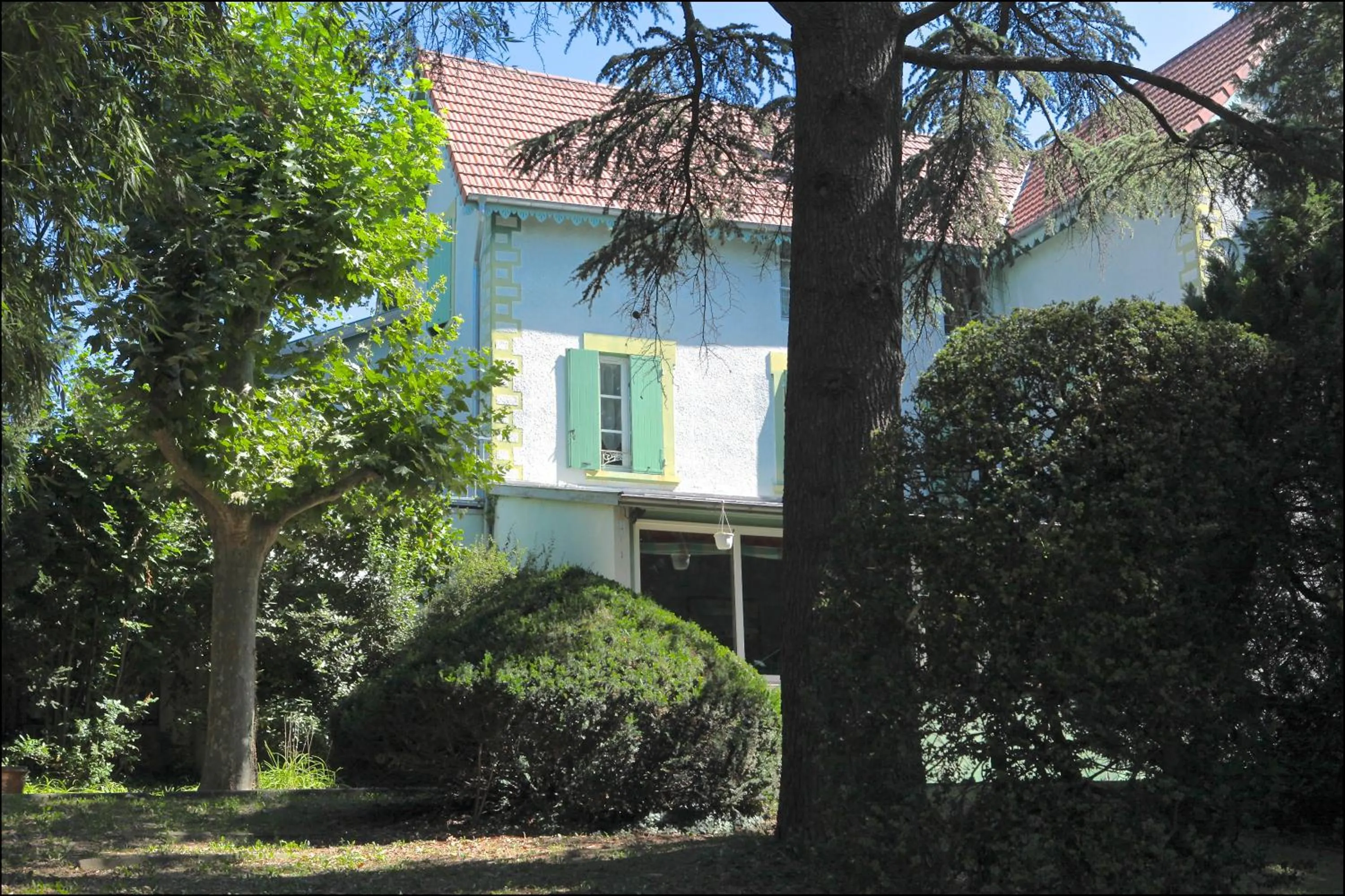 Facade/entrance in L'Oree Du Château