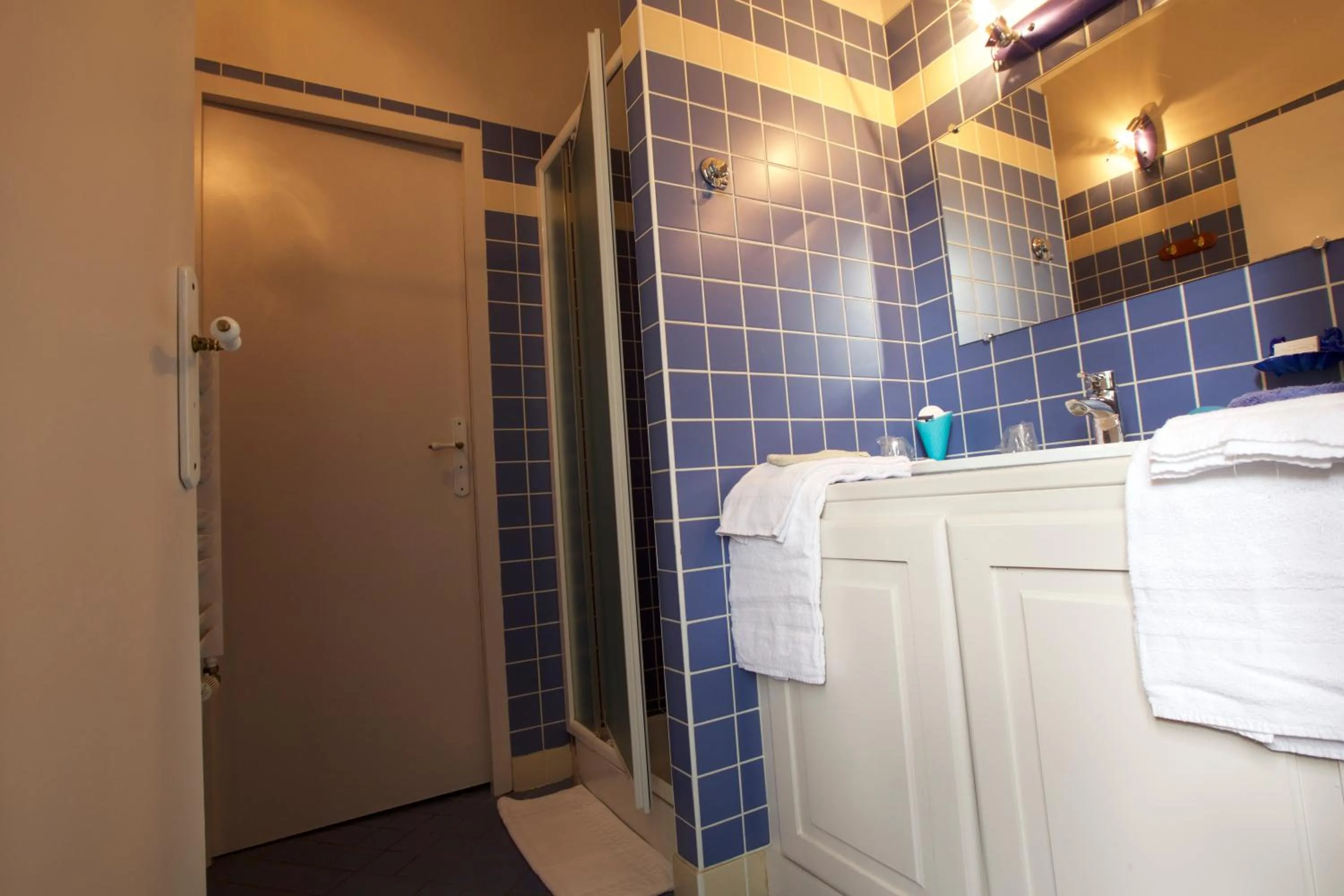 Bathroom in L'Oree Du Château