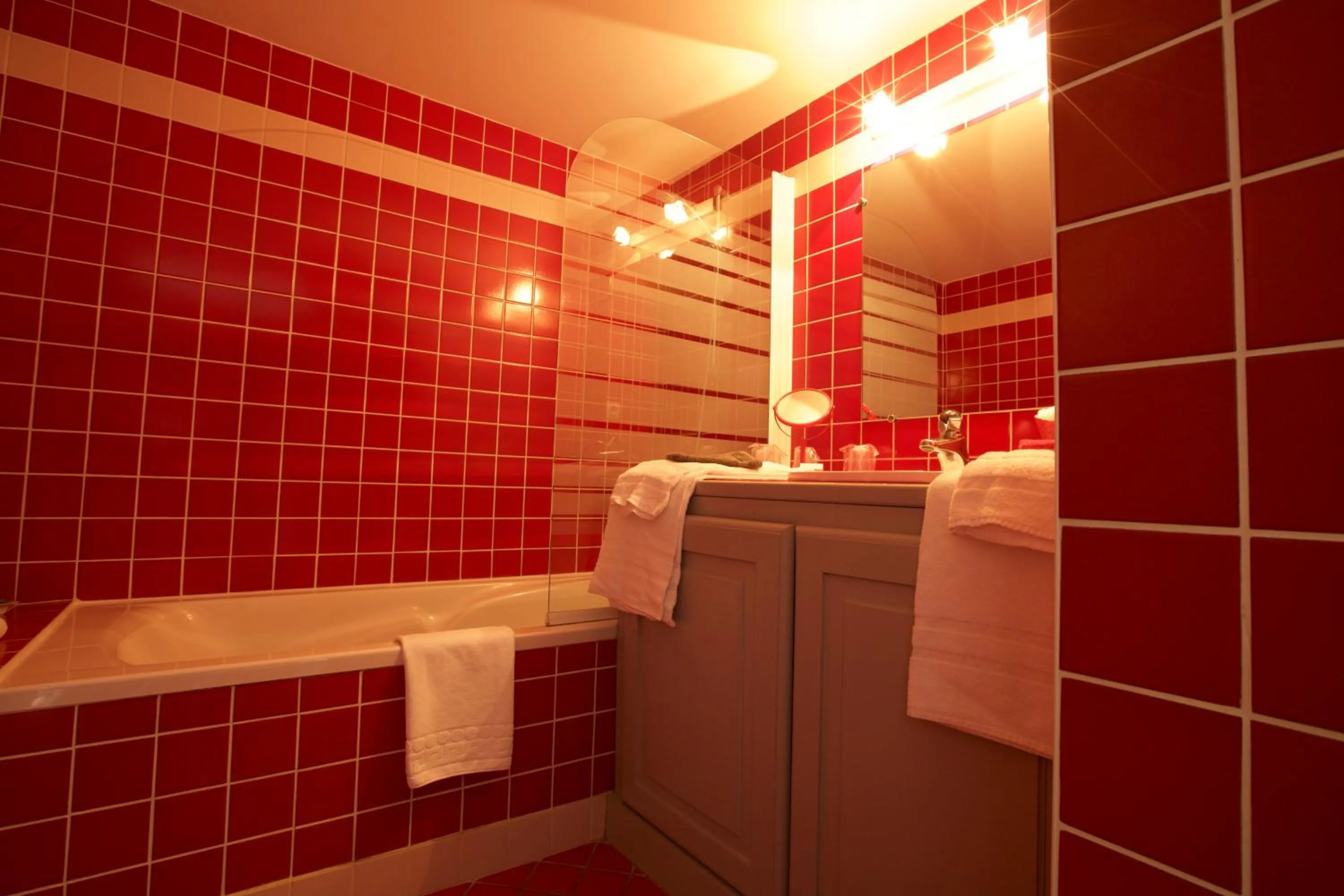 Bathroom in L'Oree Du Château