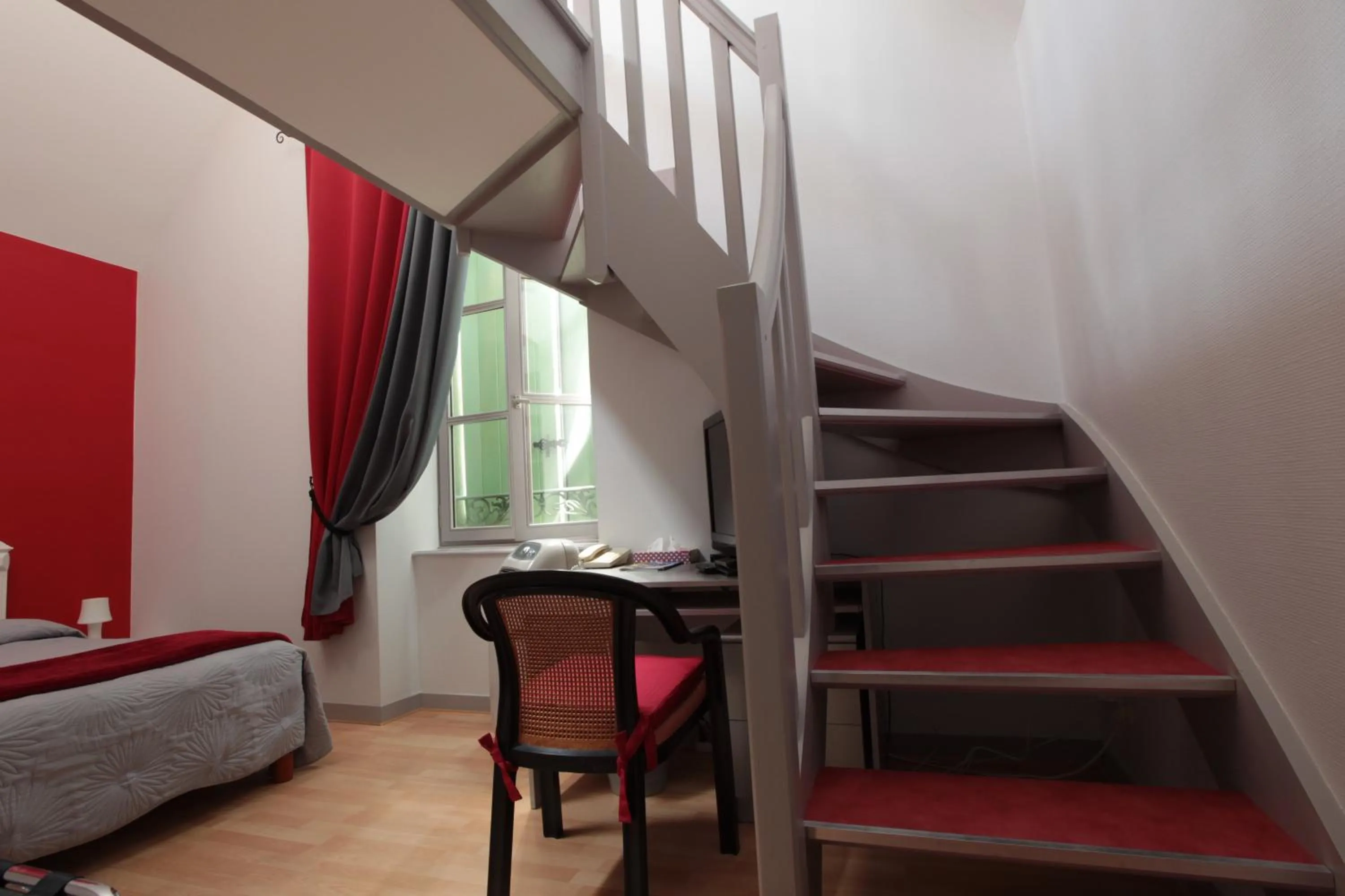 Bedroom, Bed in L'Oree Du Château