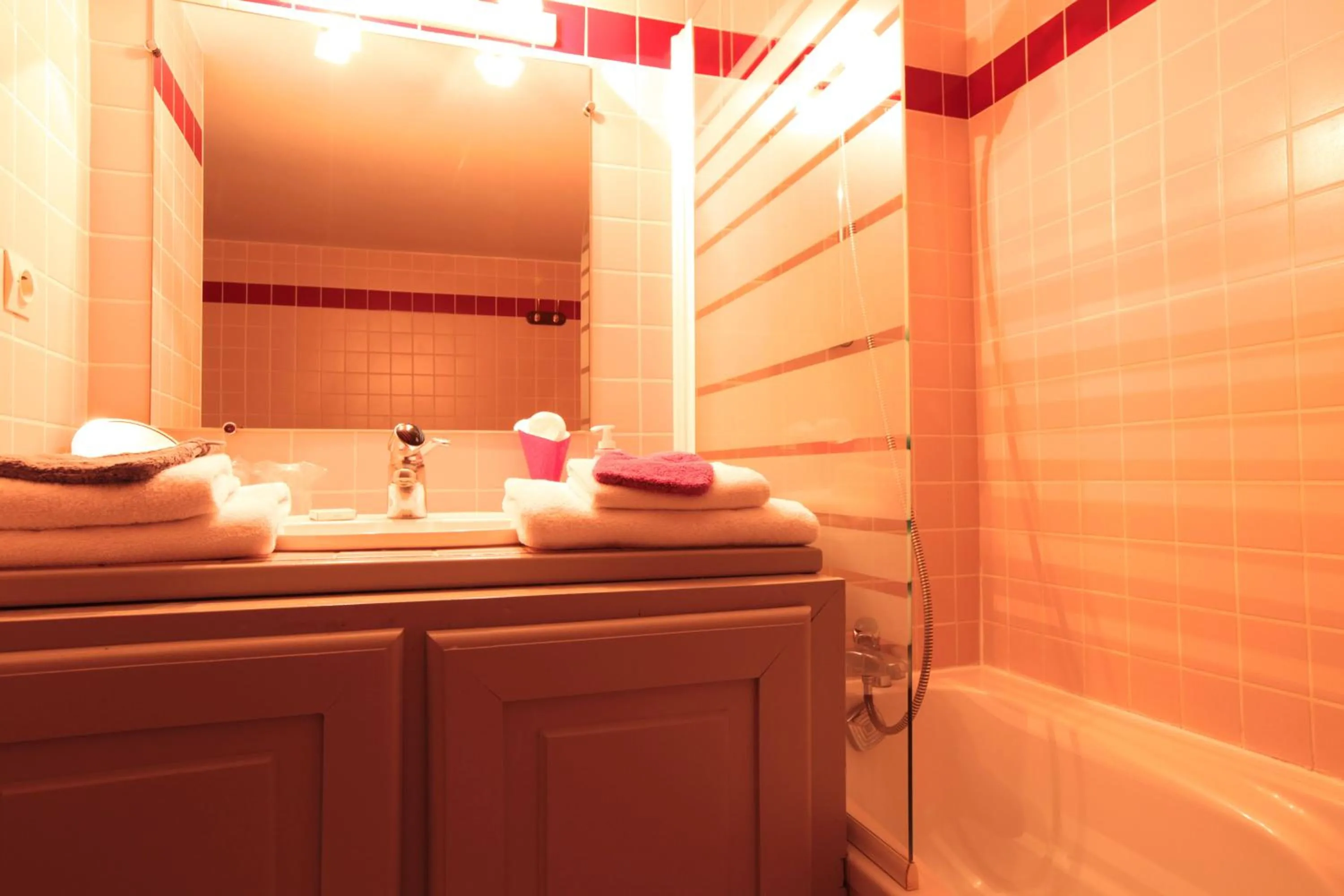 Bathroom in L'Oree Du Château