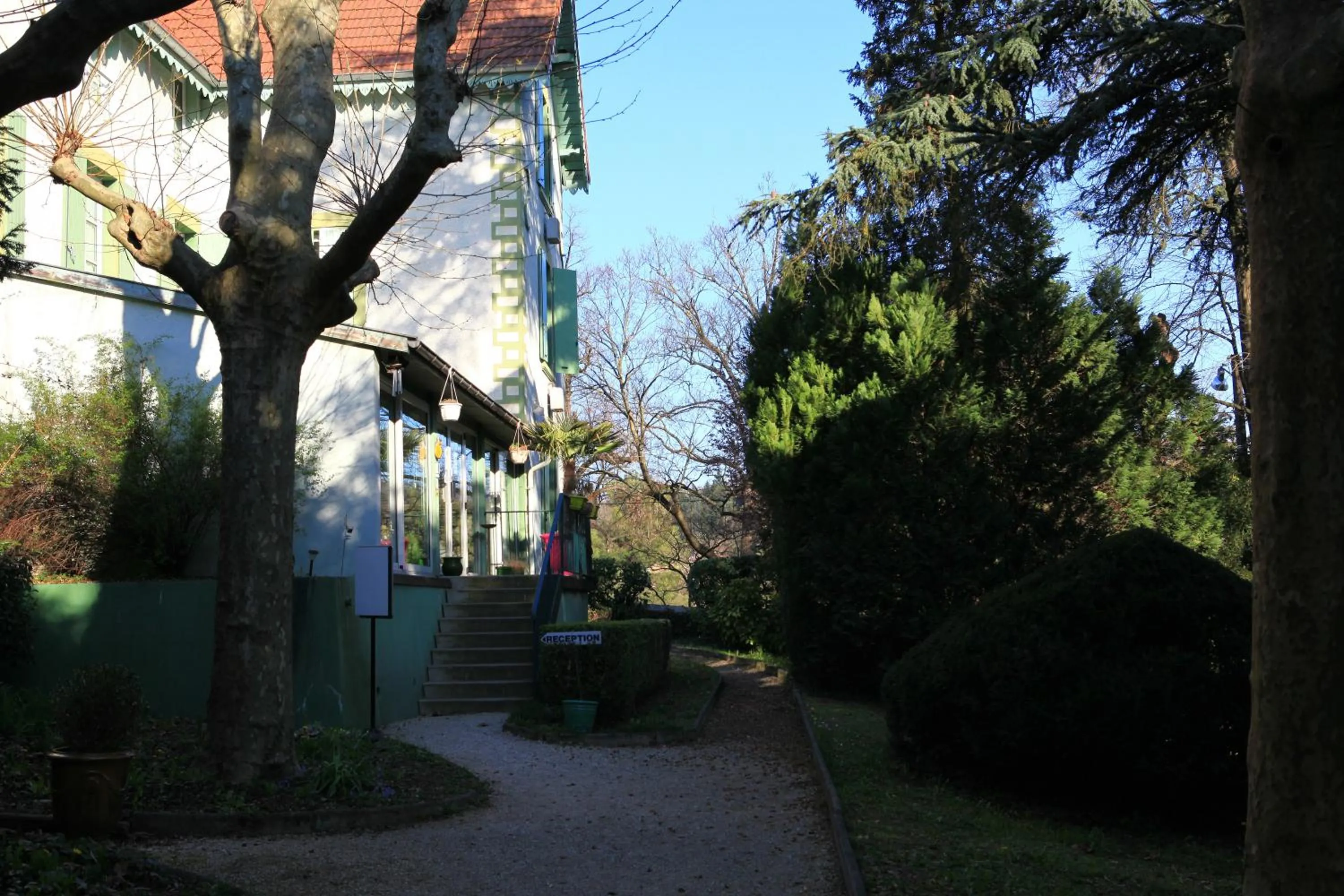 Facade/entrance in L'Oree Du Château