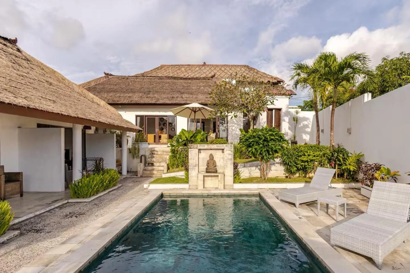 Swimming pool in Villa Leelavadee