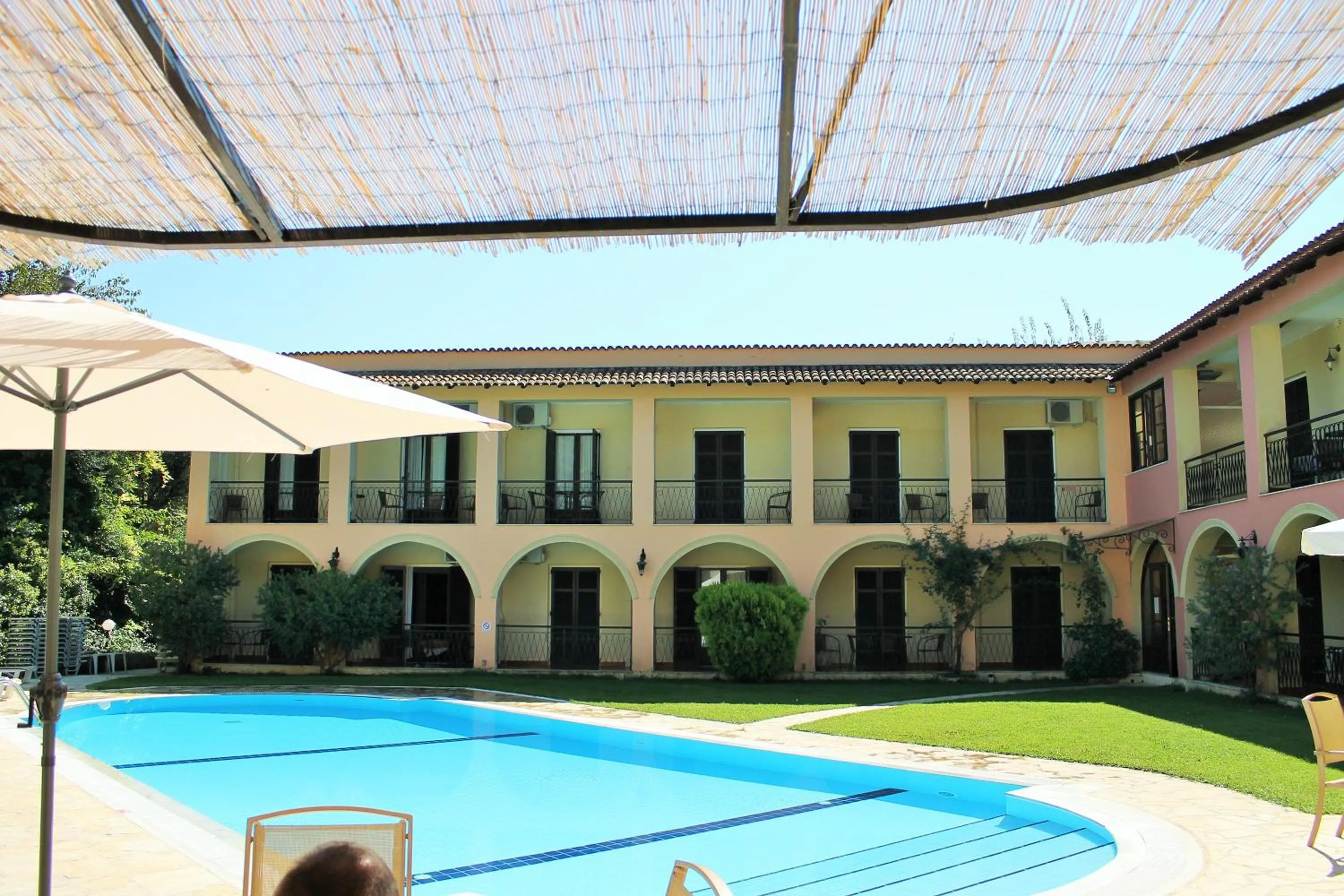 Day in Annaliza Apartments